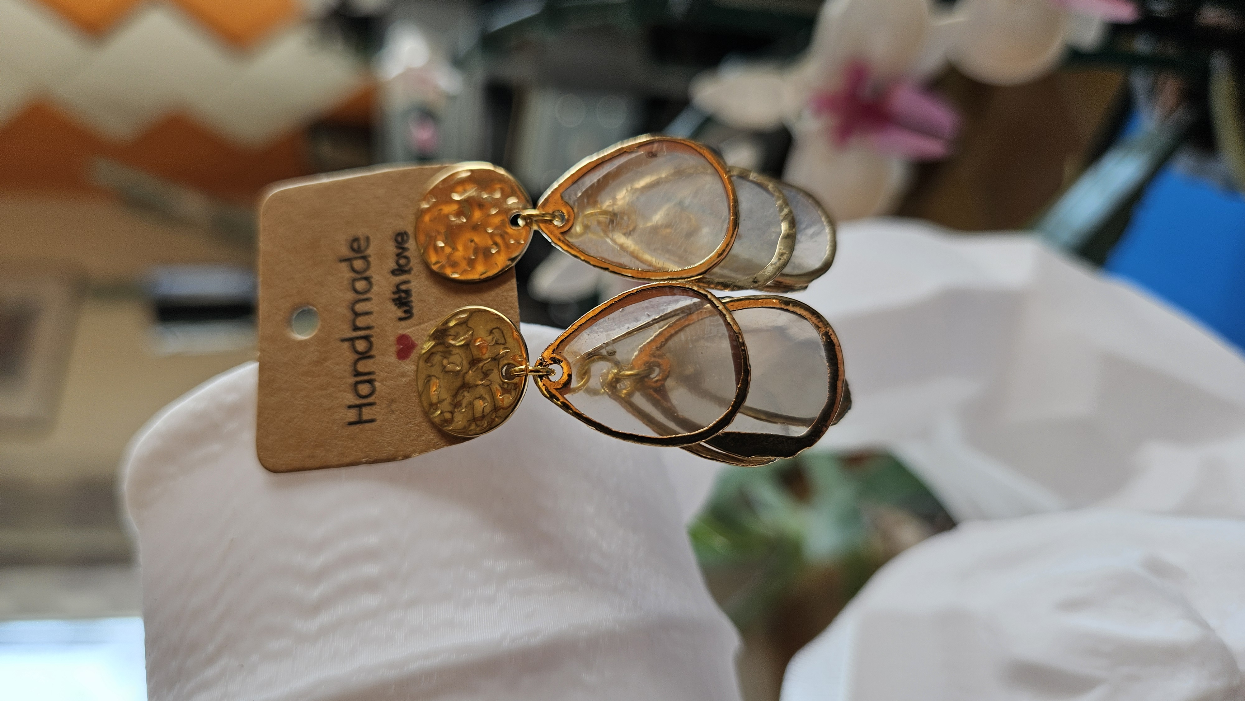 Boucles d’oreilles “Éclats de Nacre” — Version pins doré