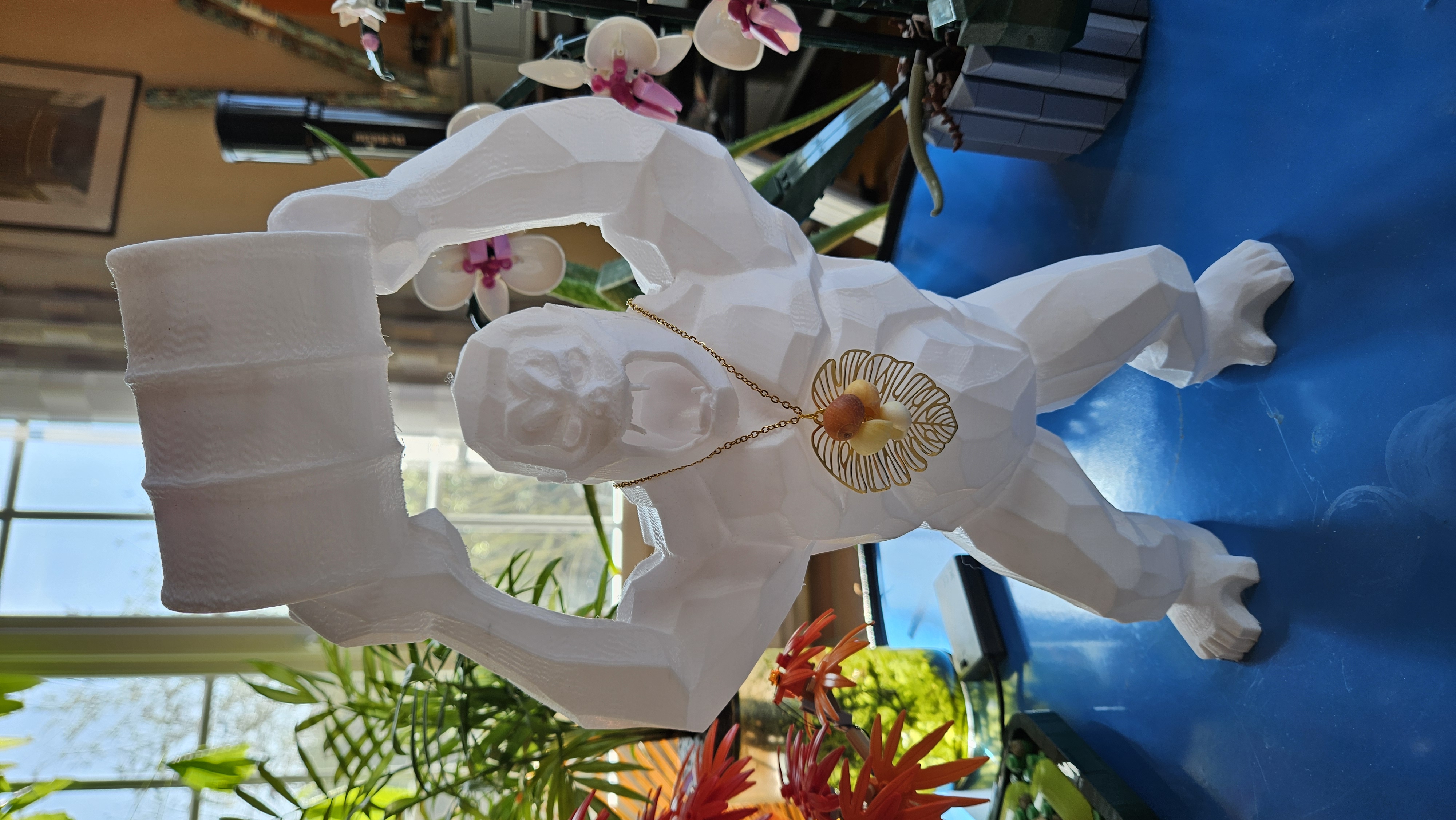 Collier chaîne fine dorée & feuille de monstera — Évasion tropicale du Morbihan