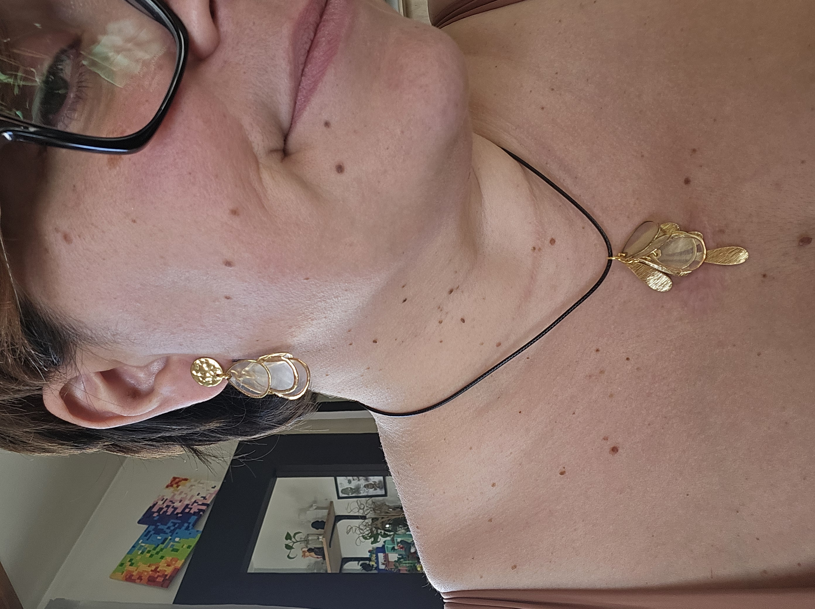 Boucles d’oreilles “Éclats de Nacre” — Version pins doré