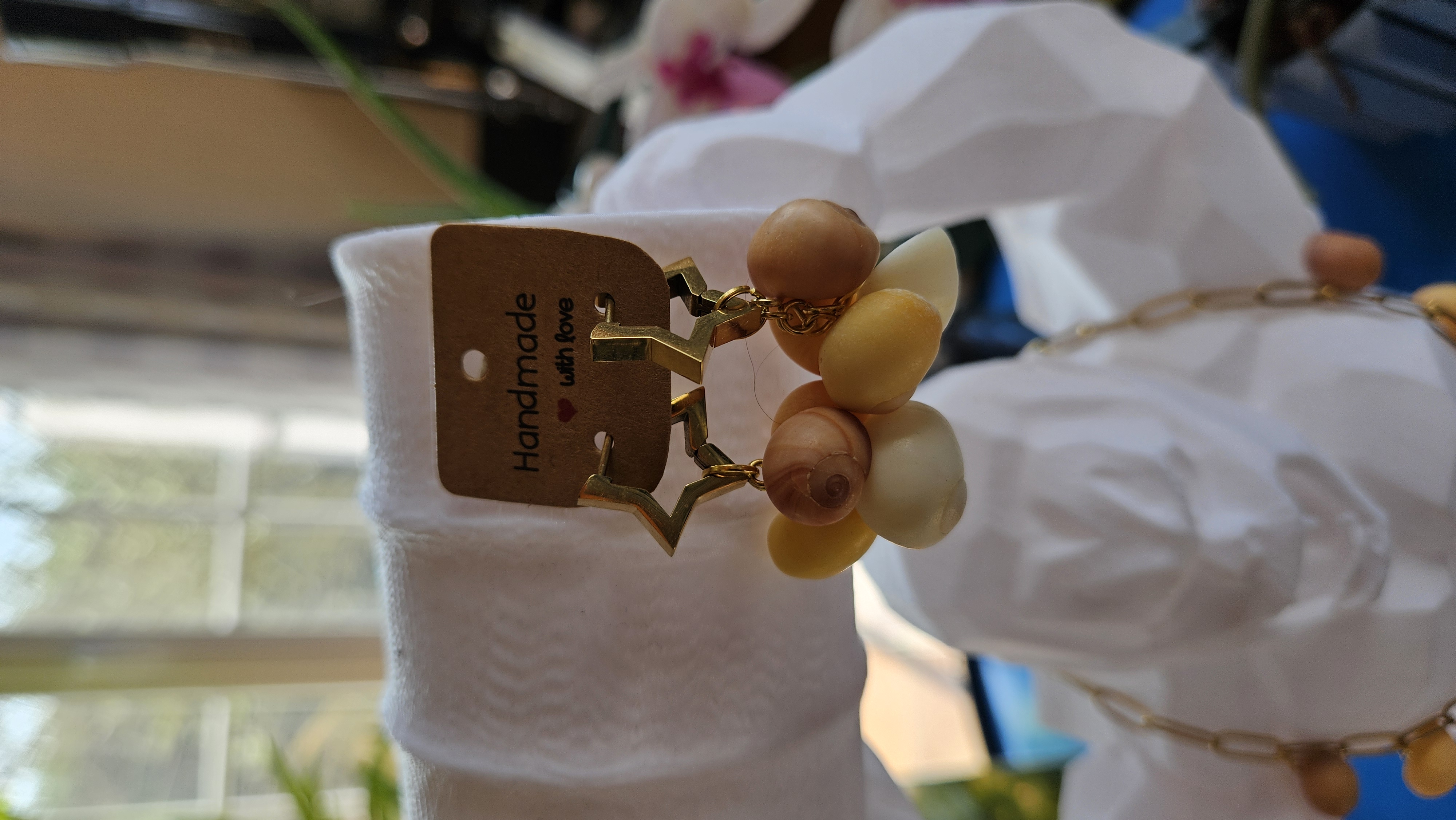 Boucles d’oreilles étoile dorée & coquillages — Éclat du Morbihan