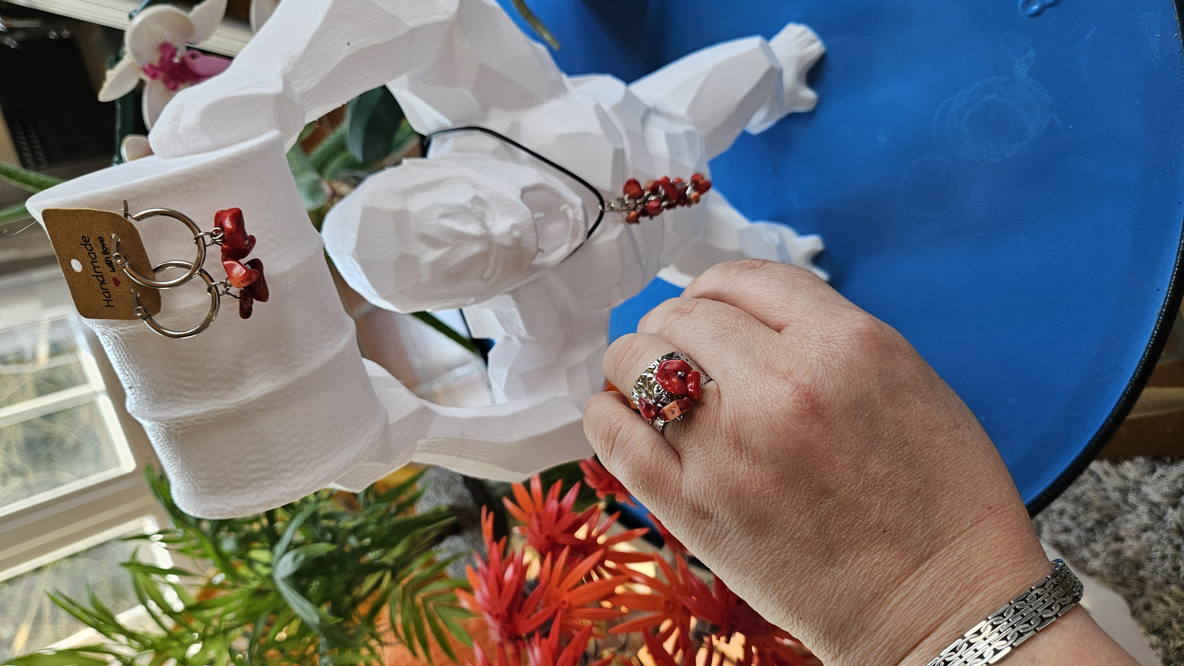 Bague ajustable en corail rouge — Éclat naturel & caractère