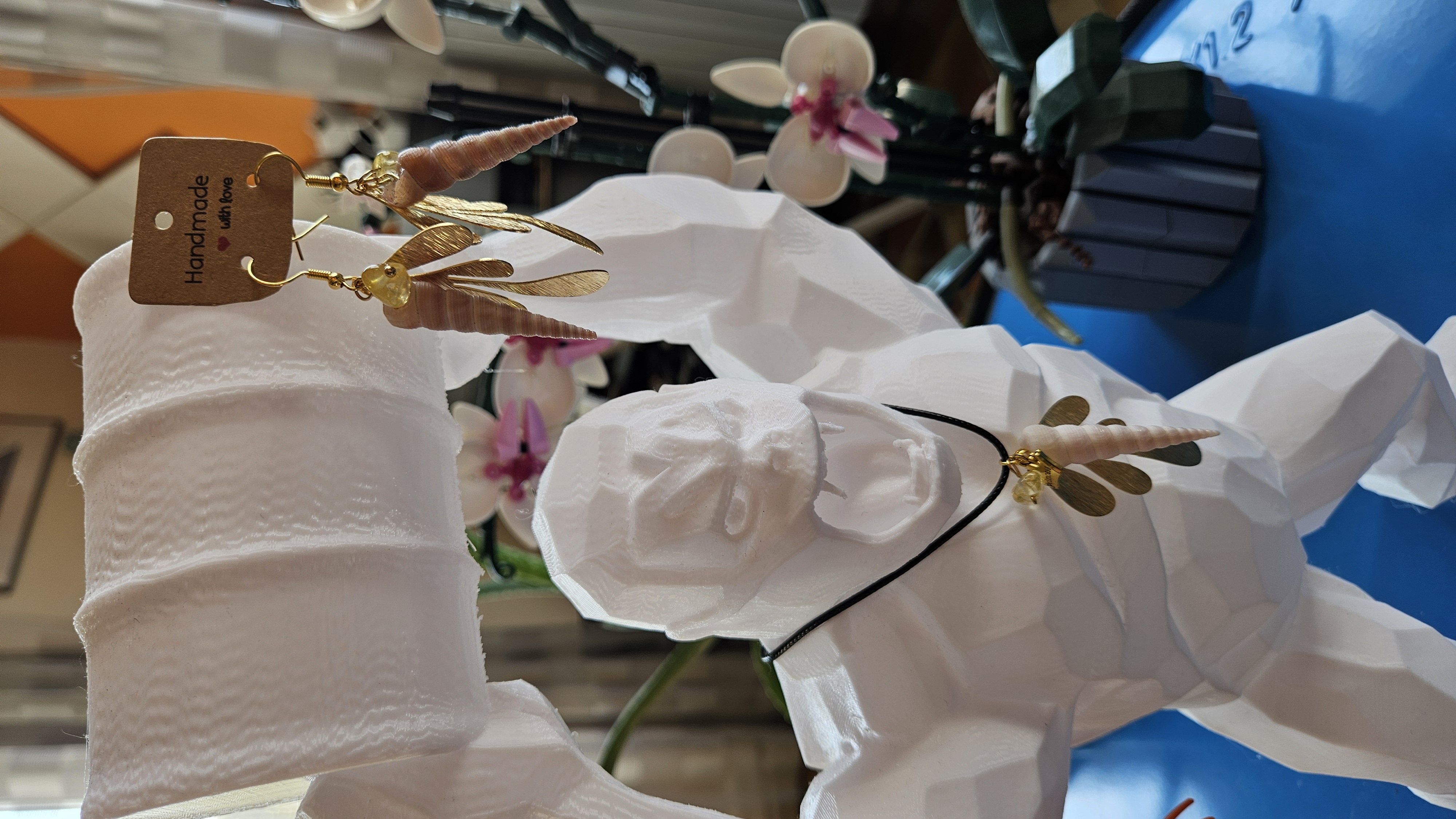 Boucles d’oreilles feuilles dorées, citrine & coquillage — Mouvement & lumière