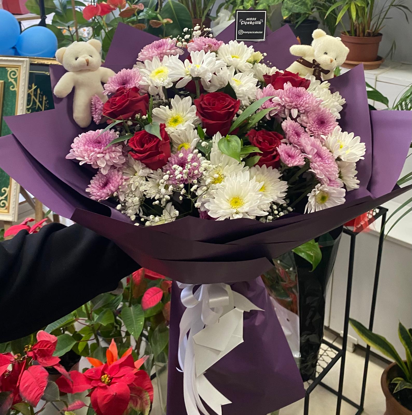 Ayıcık Figürlü Çiçek Buketi