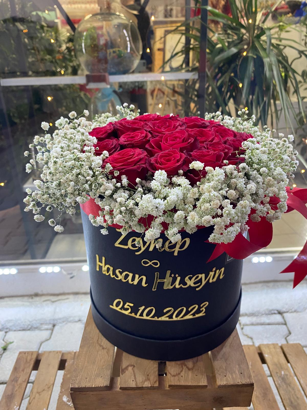 Kişiye Özel Kutuda Gül Aranjmanı 