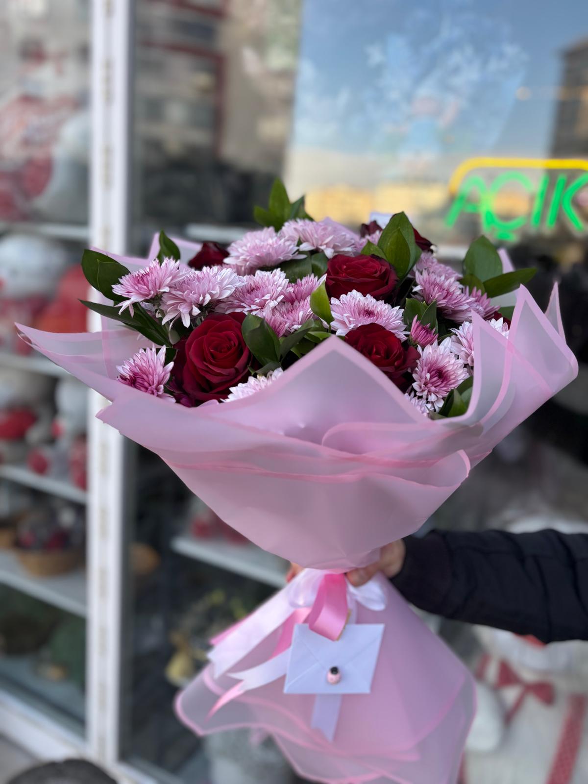 Gül ve Kasımpatı Buketi