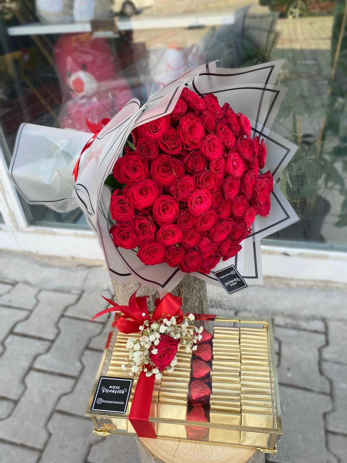 51'Li Kırmızı Gül Buketi ve Çikolata Kutusu