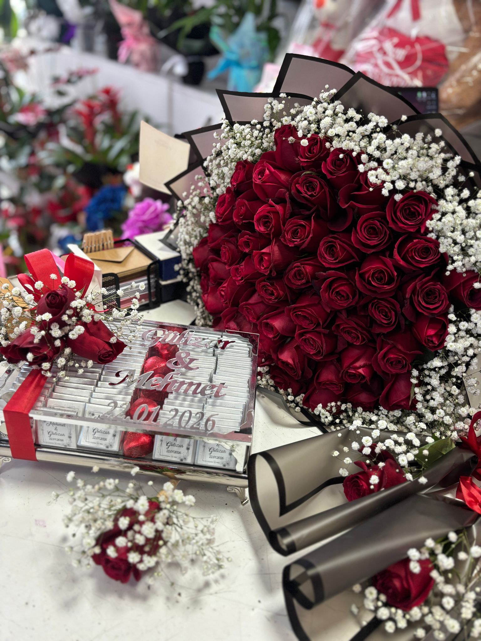 51'Li Kırmızı Gül Buketi ve Çikolatası