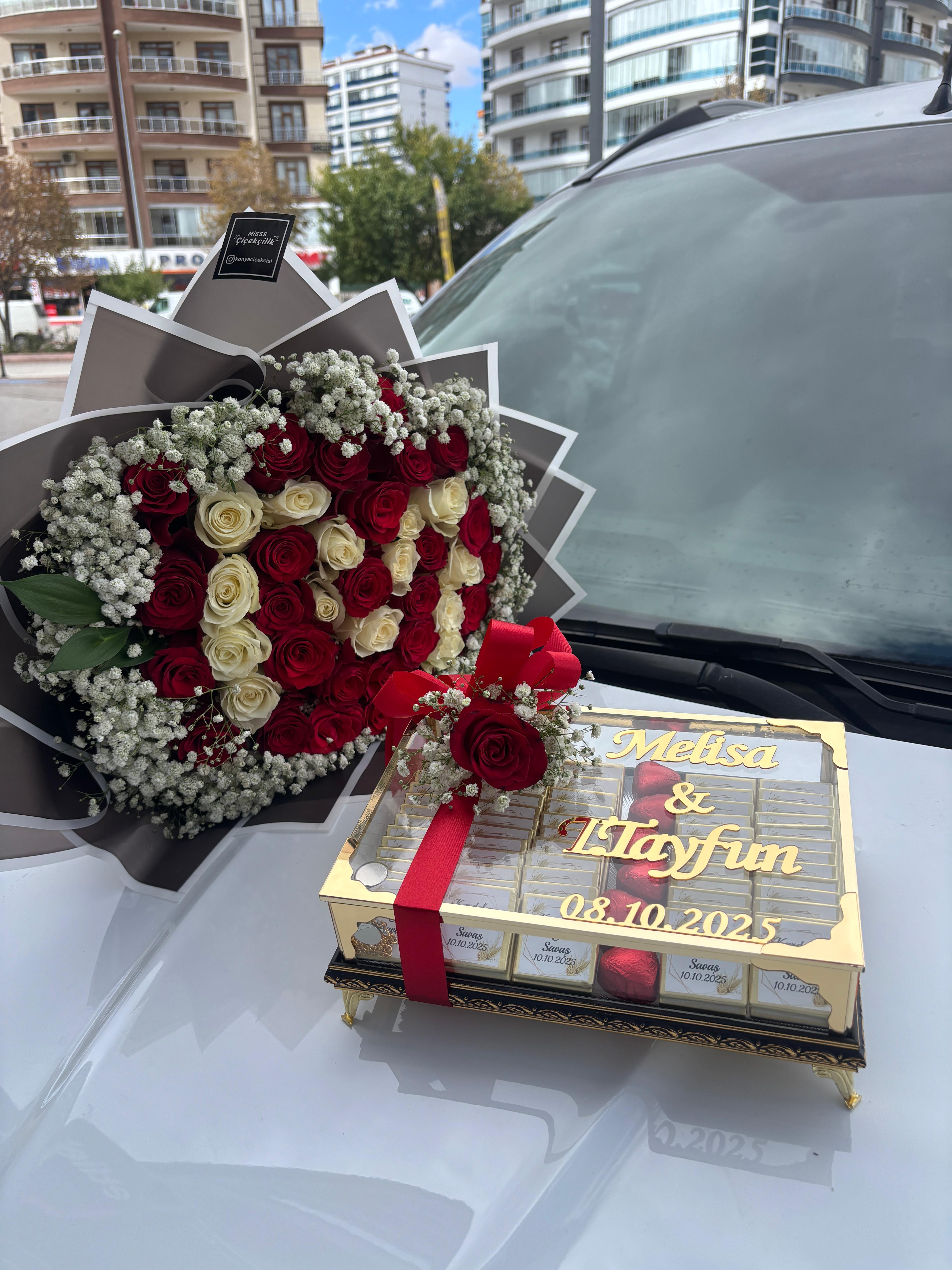 Harfi 41'Li Gül Buketi ve Kişiye Özel Çikolata Kutusu