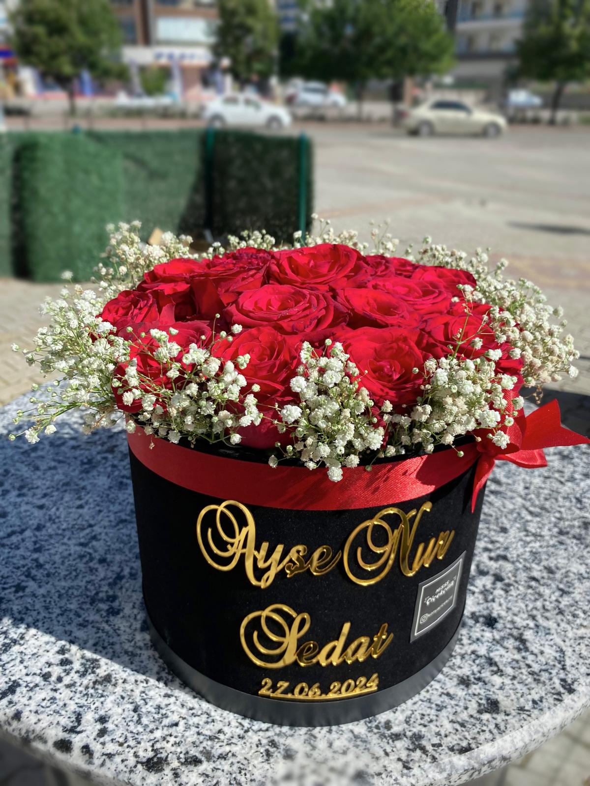 Kişiye Özel Kutu Çiçek Aranjmanı