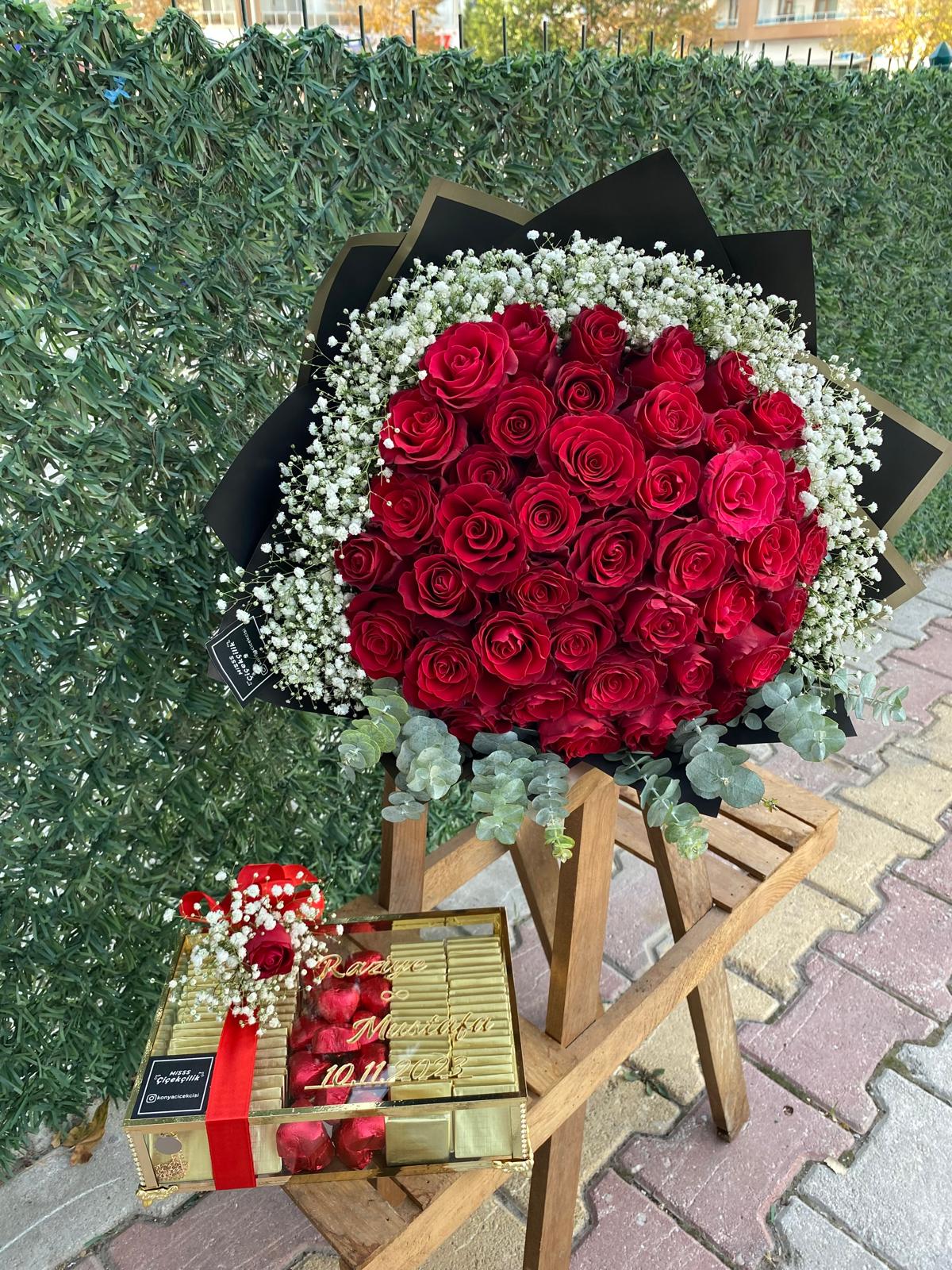 41'Li Kırmızı Gül Buketi ve Çikolata Hediye Seti