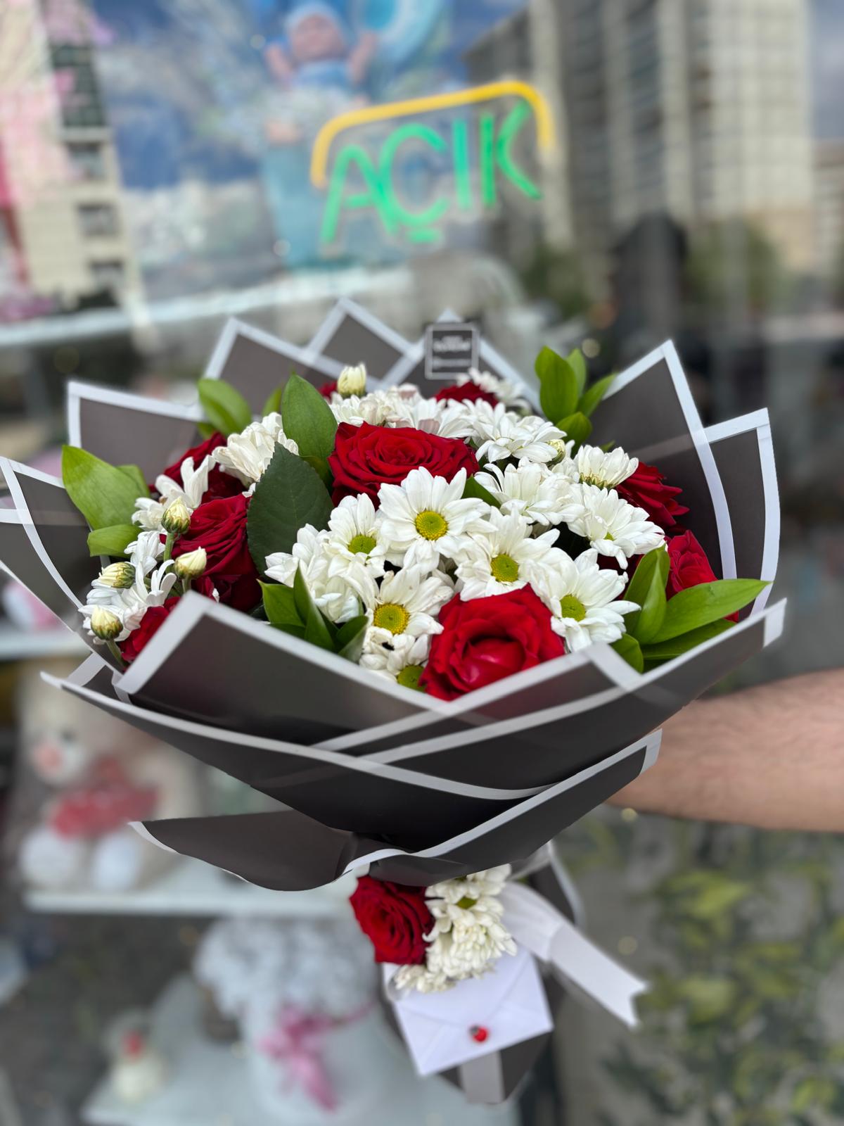 Kırmızı Gül ve Papatya Buketi