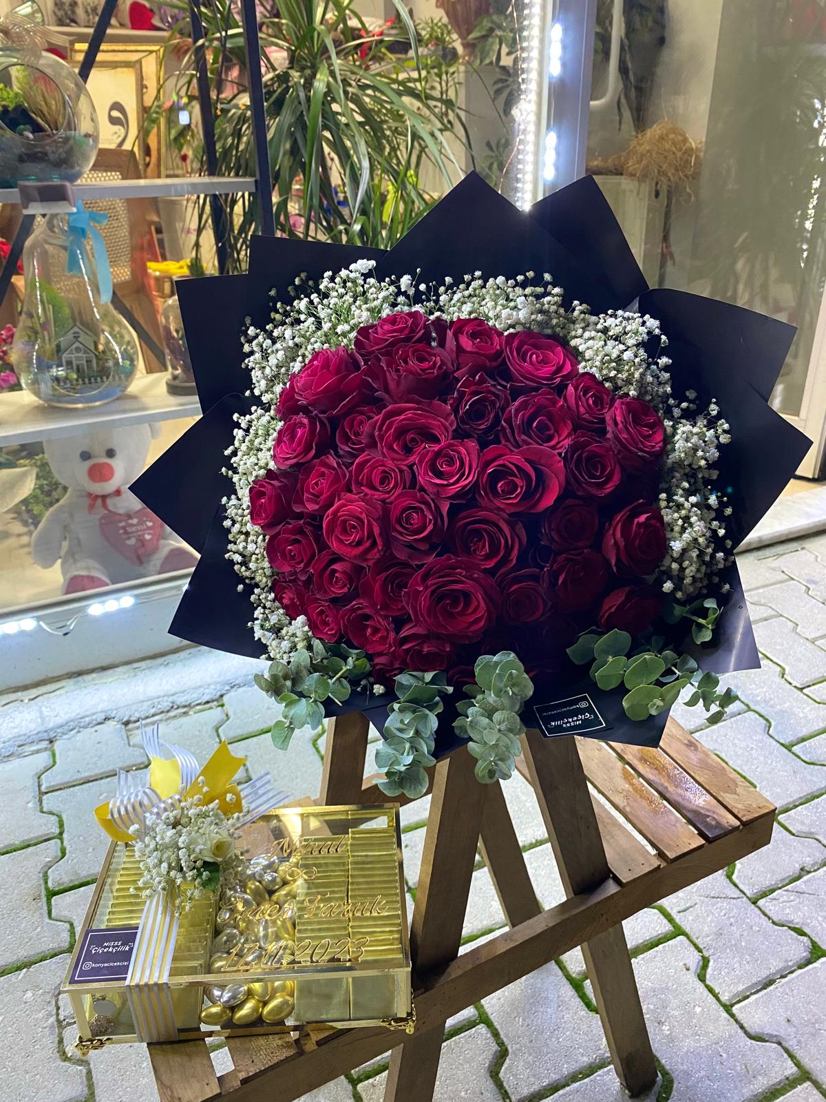 21'Li Kırmızı Gül ve Çikolata Buketi