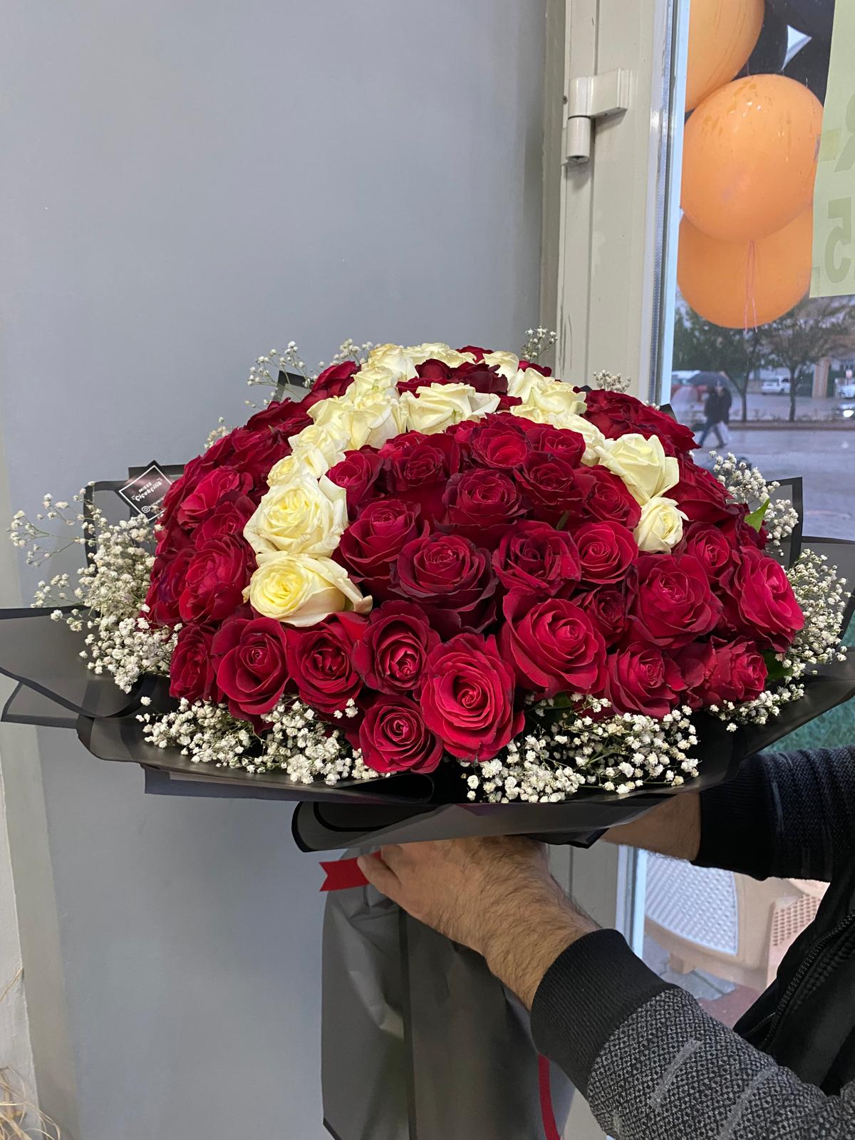 101'Li harfli Büyük Gül Buketi