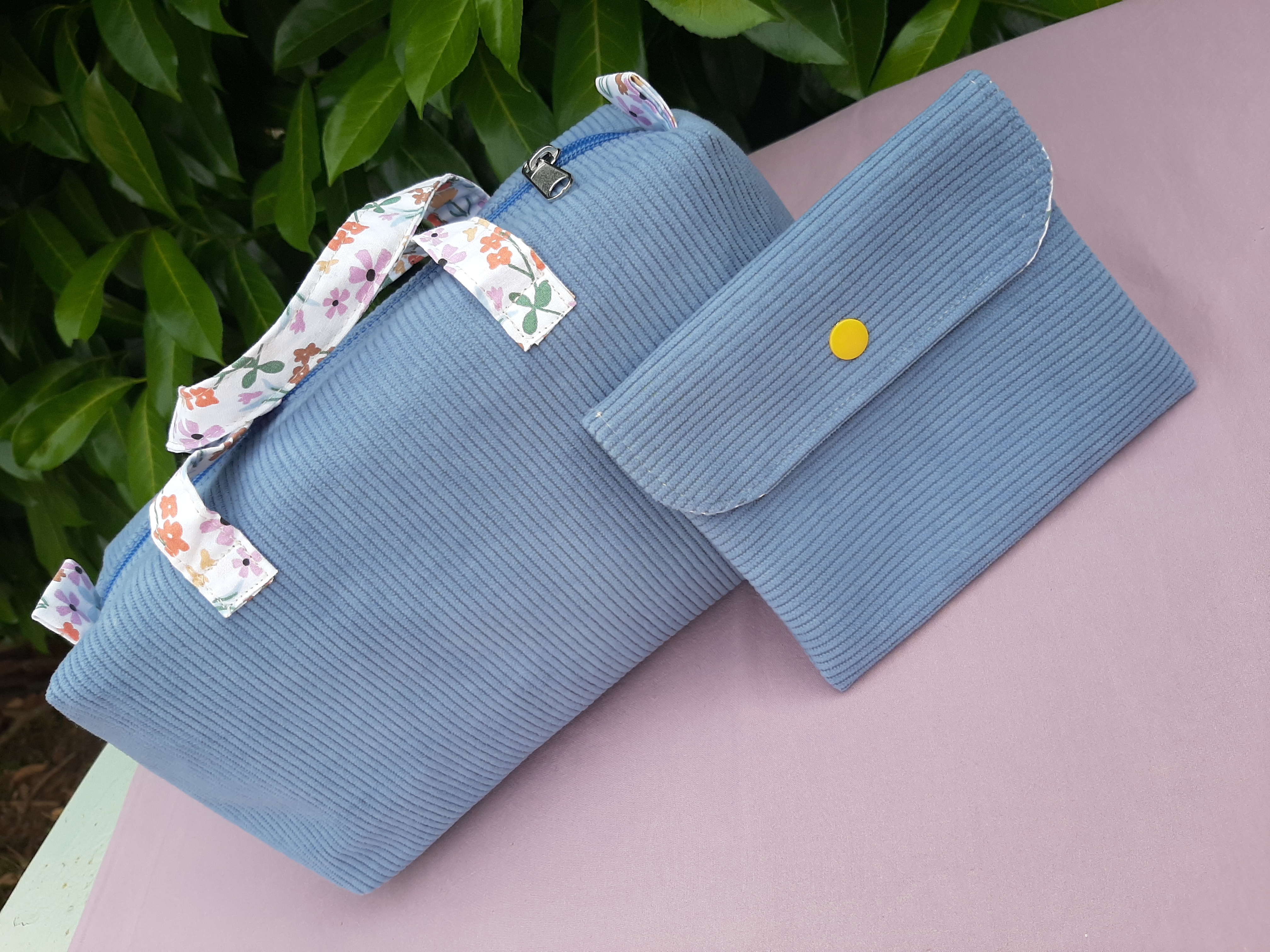 Trousse de toilette et sa pochette