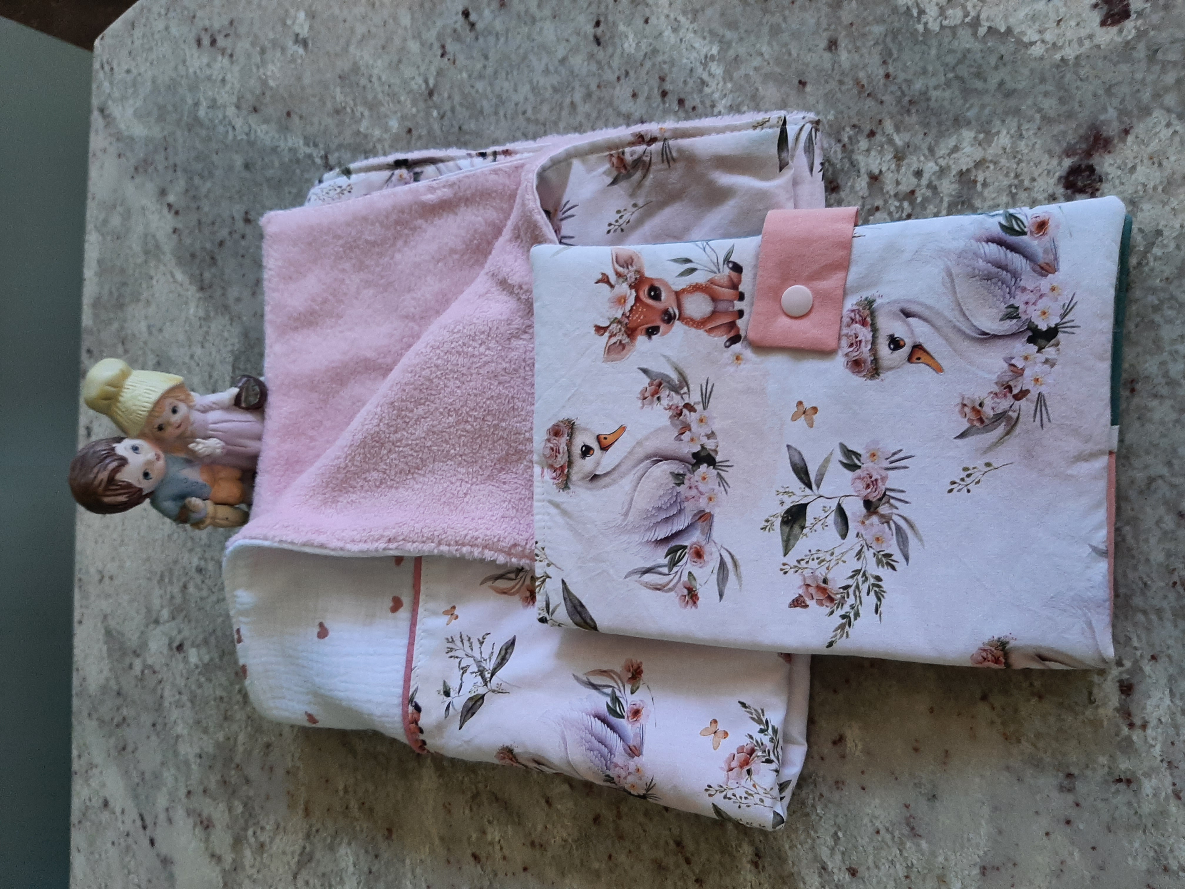 Couverture bébé + protège carnet de santé