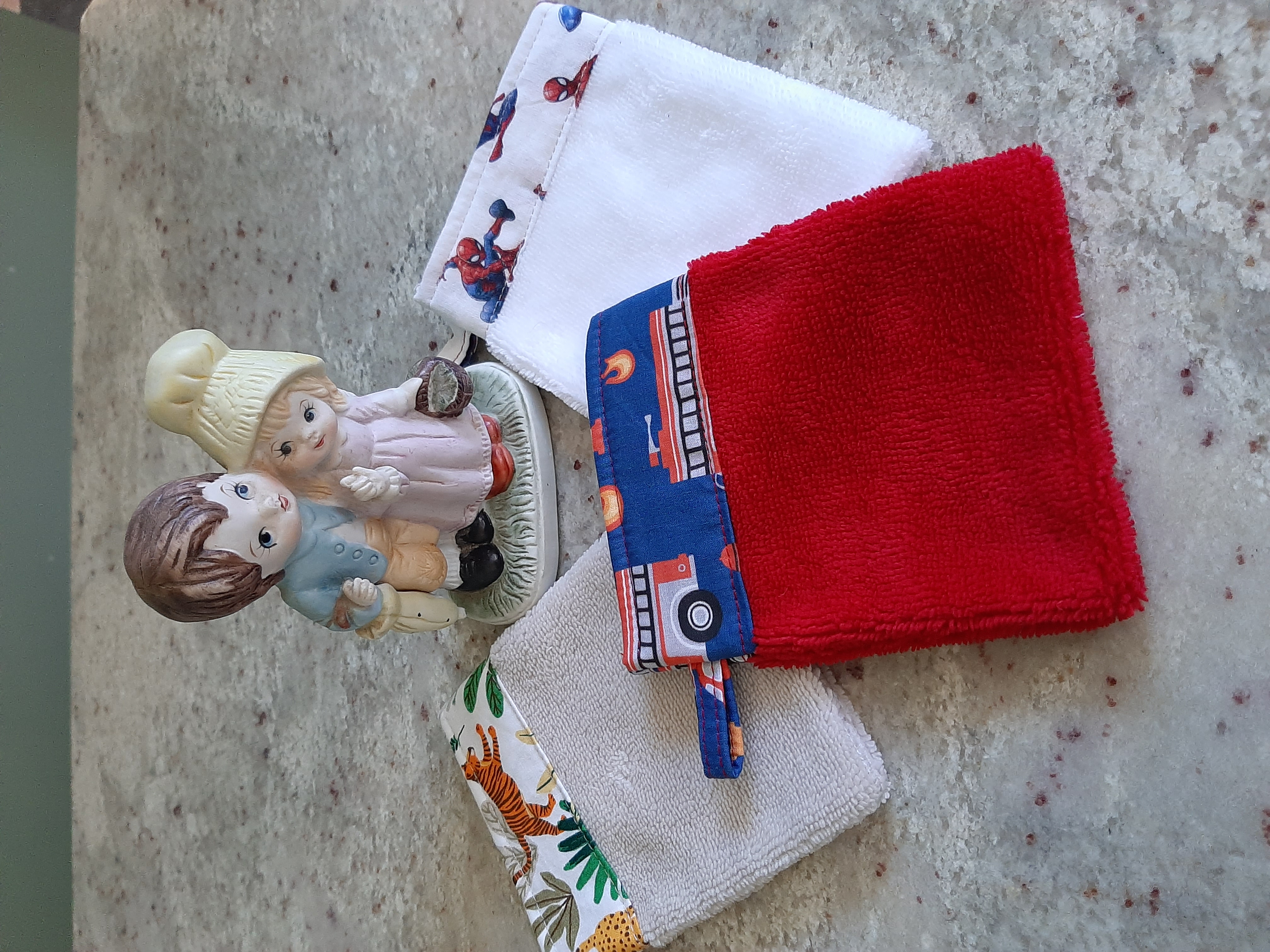 Lot 3 gants de toilette garcon 