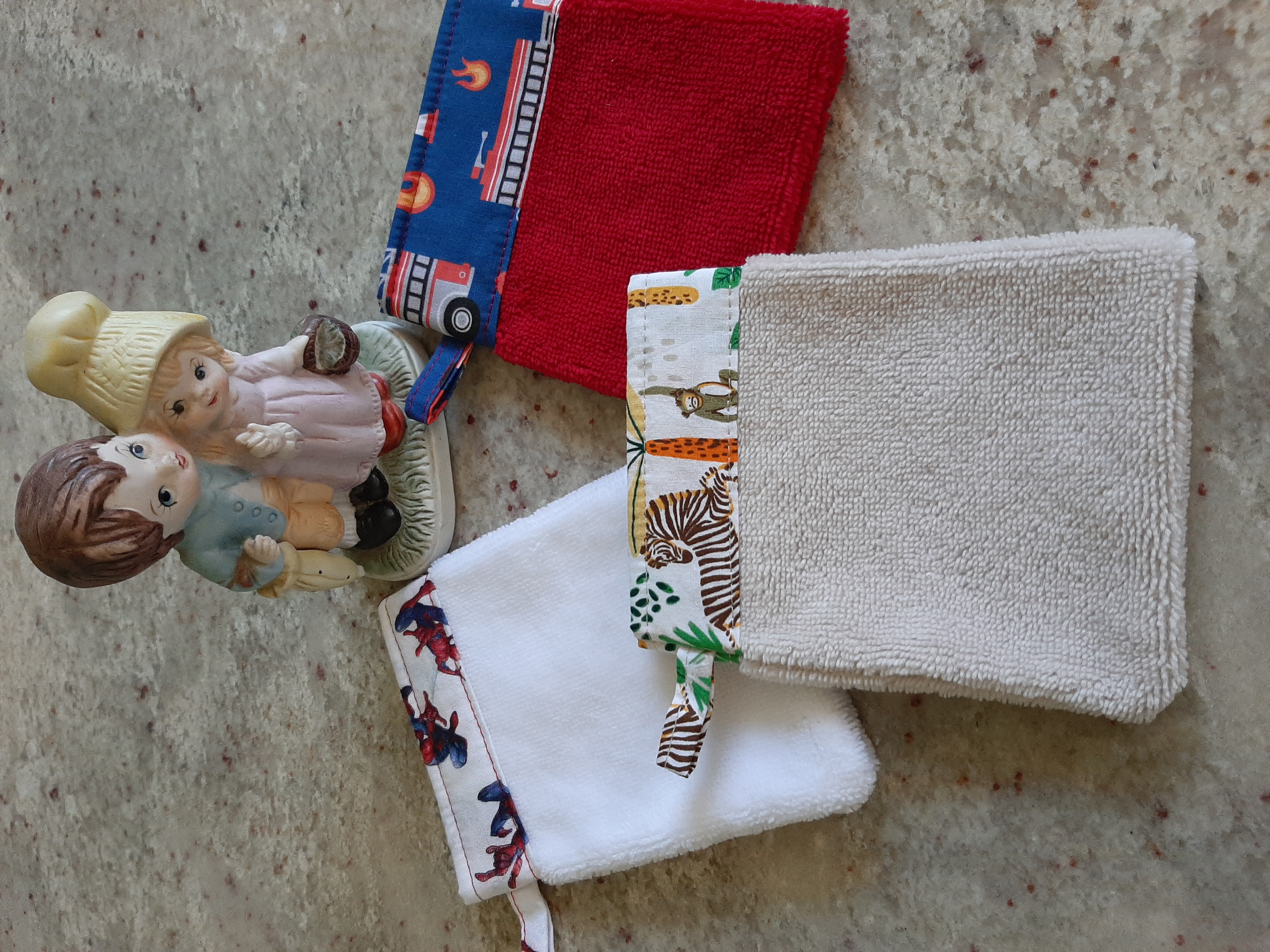 Lot 3 gants de toilette garcon 