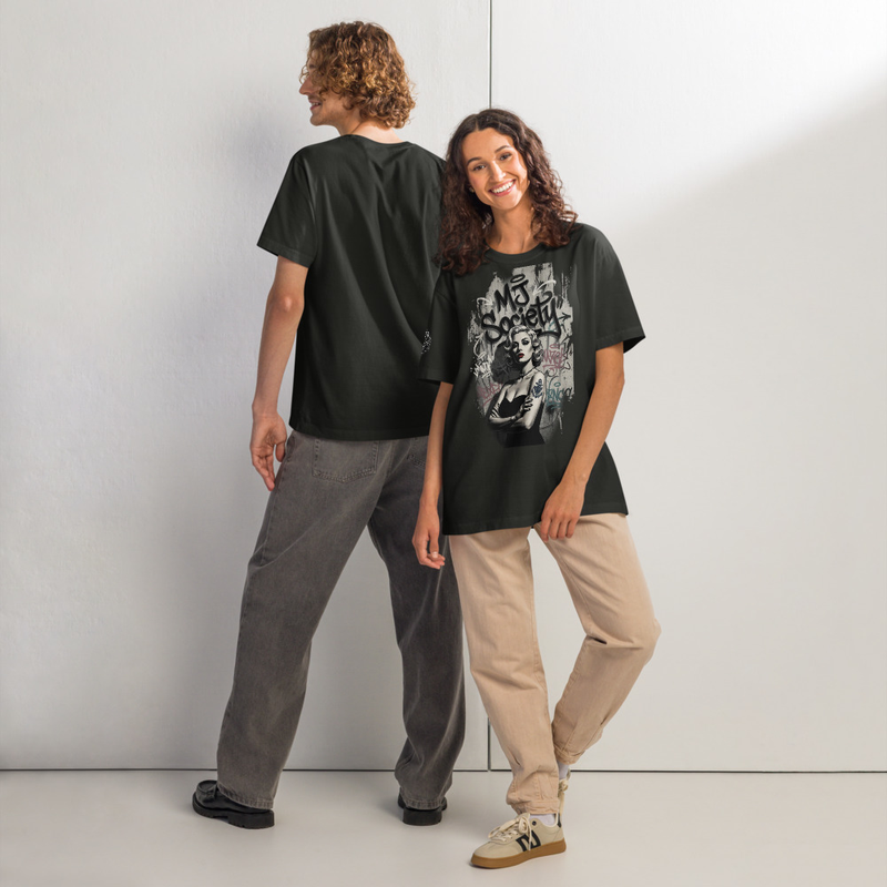 Pinup Graffiti Urbanwear Tee — Retro Bombshell Street Art T‑Shirt