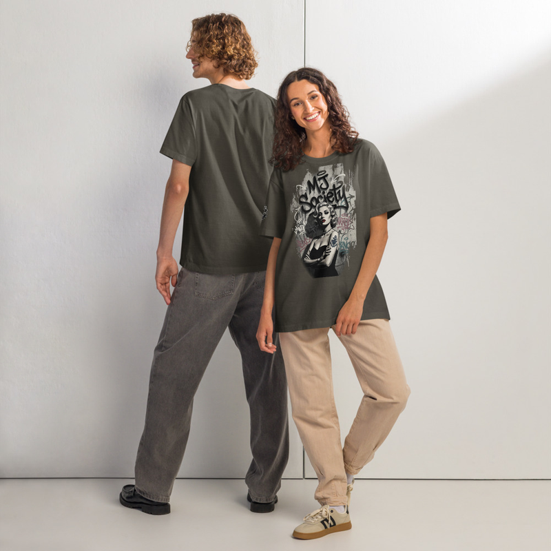 Pinup Graffiti Urbanwear Tee — Retro Bombshell Street Art T‑Shirt