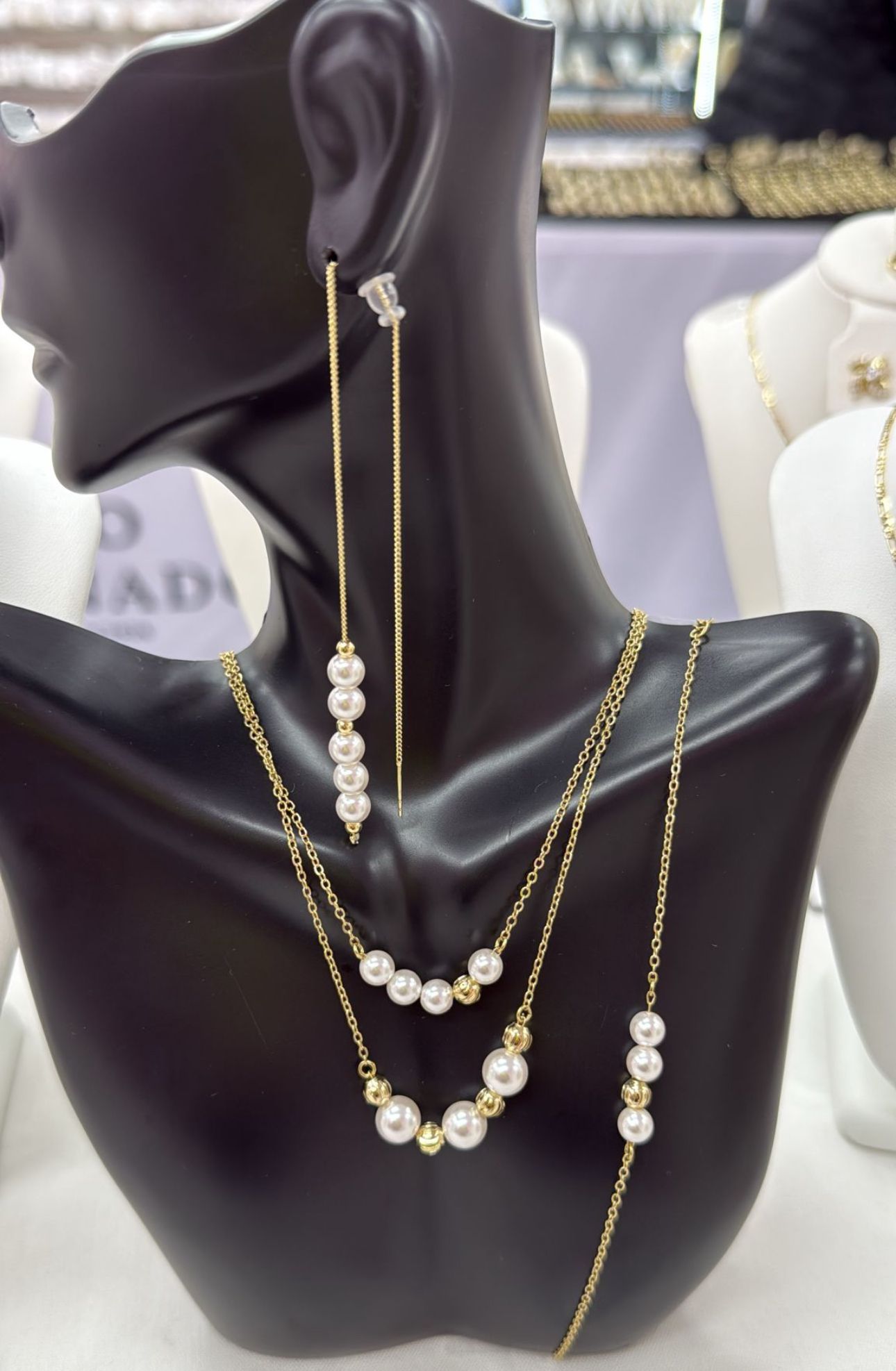 Set de bisutería perlas y oro