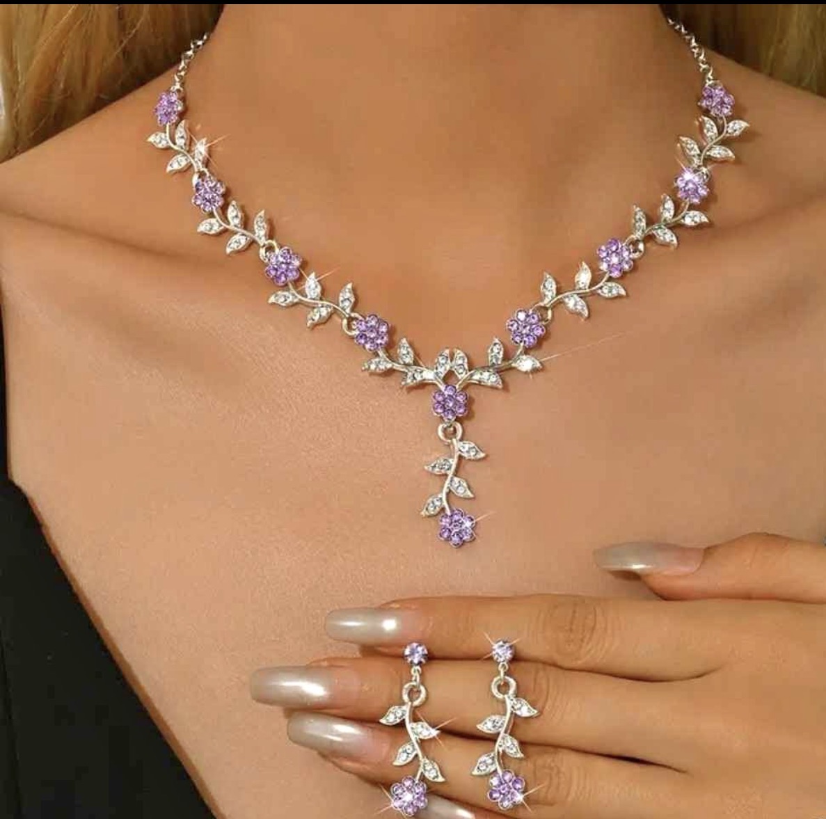 Set de joyería elegante con circonias lilas