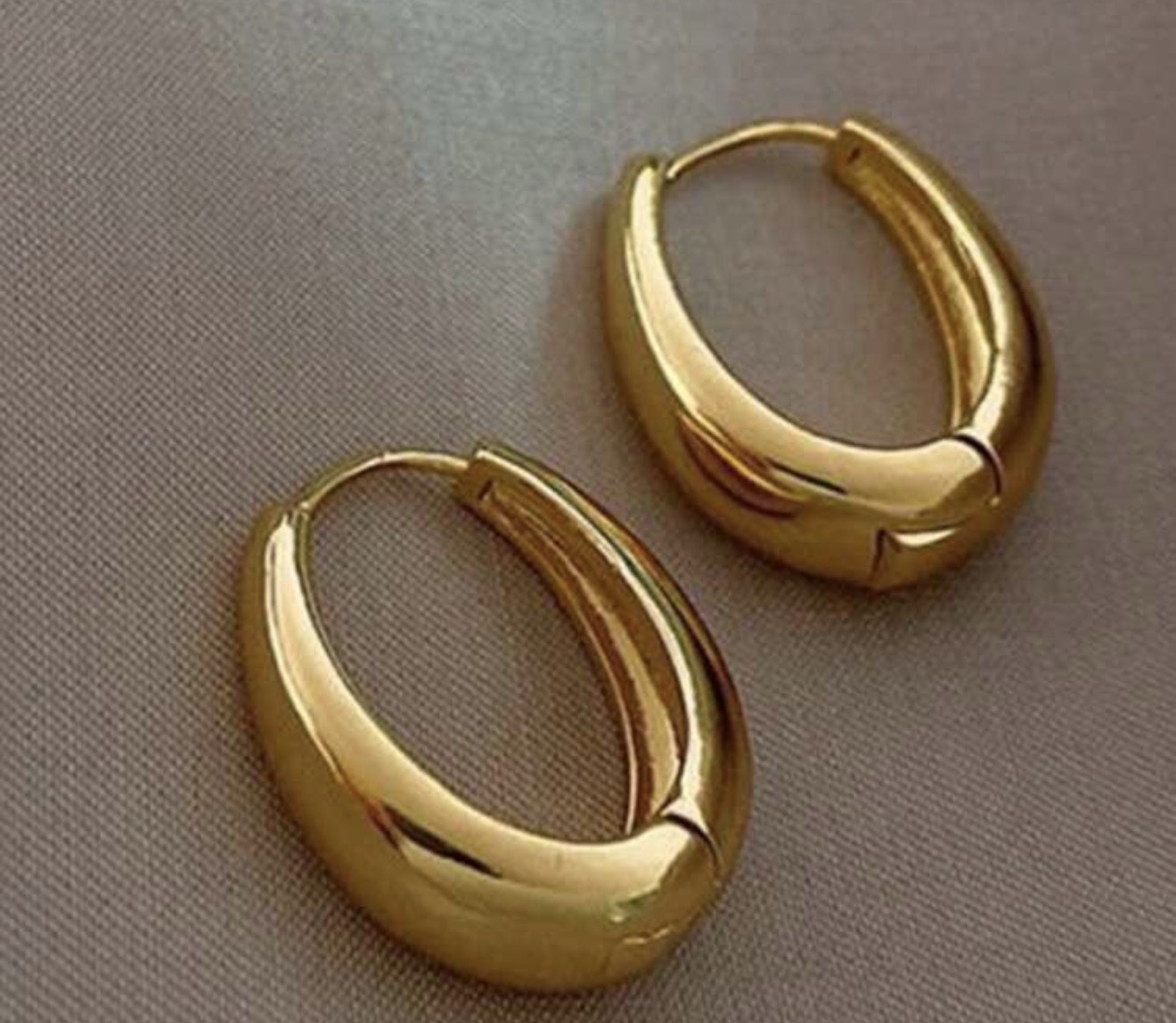 Aretes de aro dorados