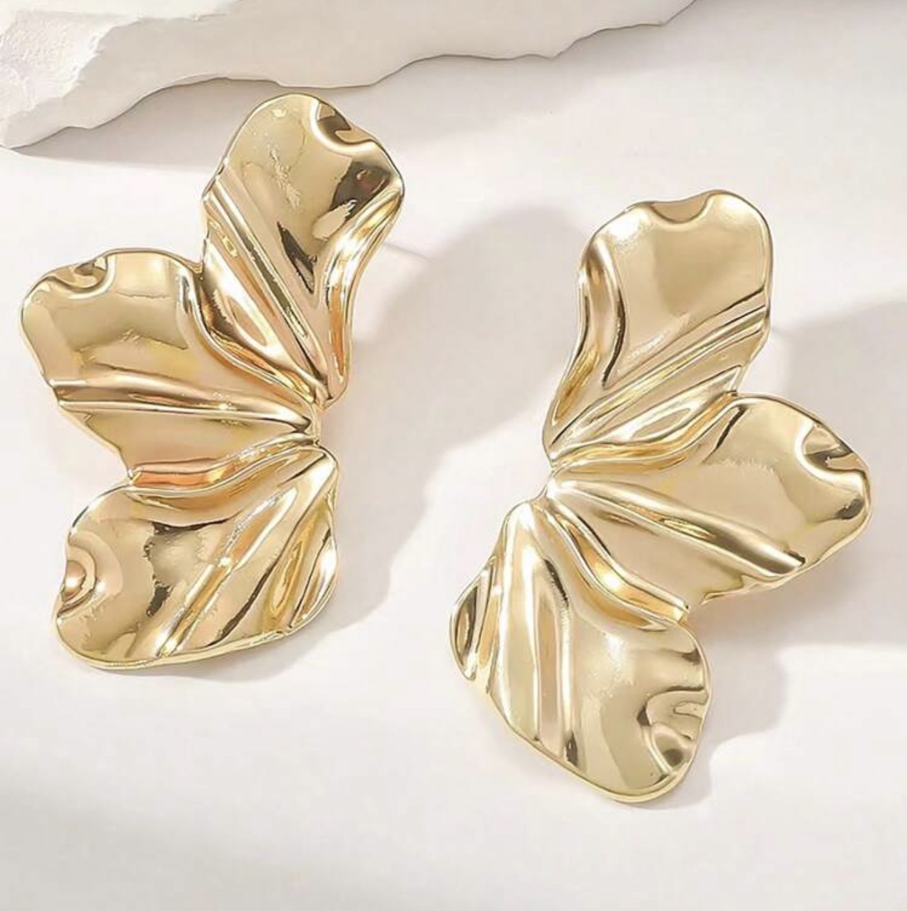 Aretes de mariposa dorados