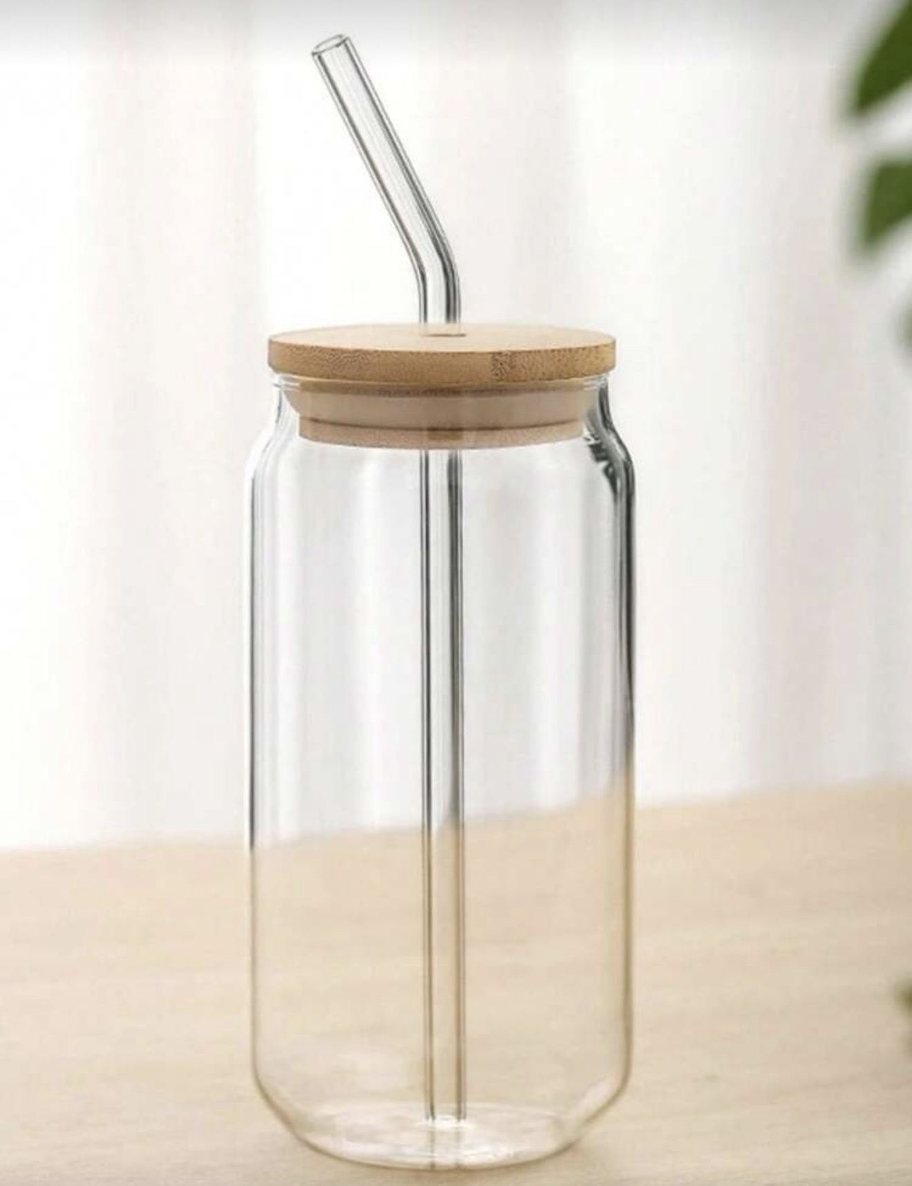 Vaso de vidrio con tapa y popote