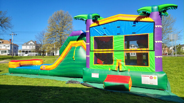 Deluxe Tropical Combo With Large Pool Wet