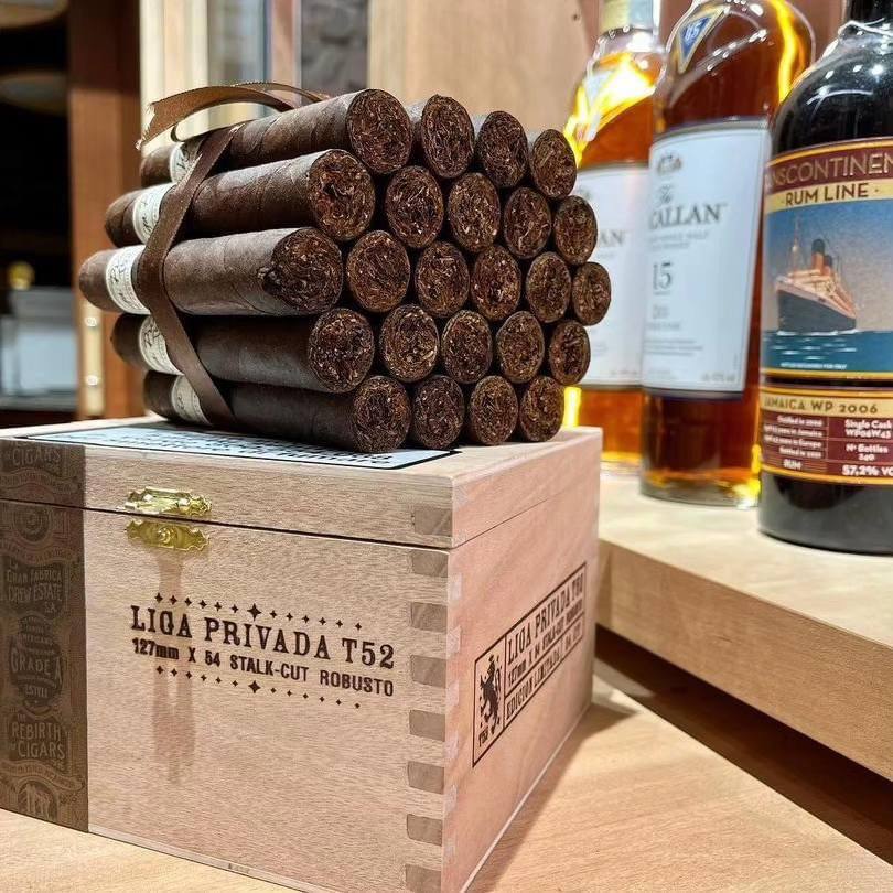 Cigares Liga Privada T52