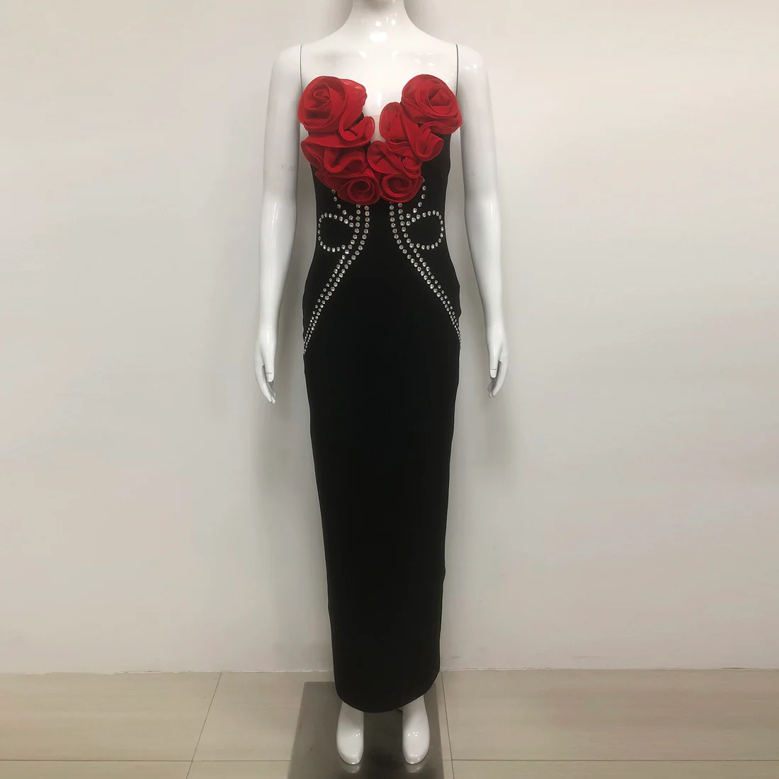 Elegant Black Rose Embellished Evening Dress