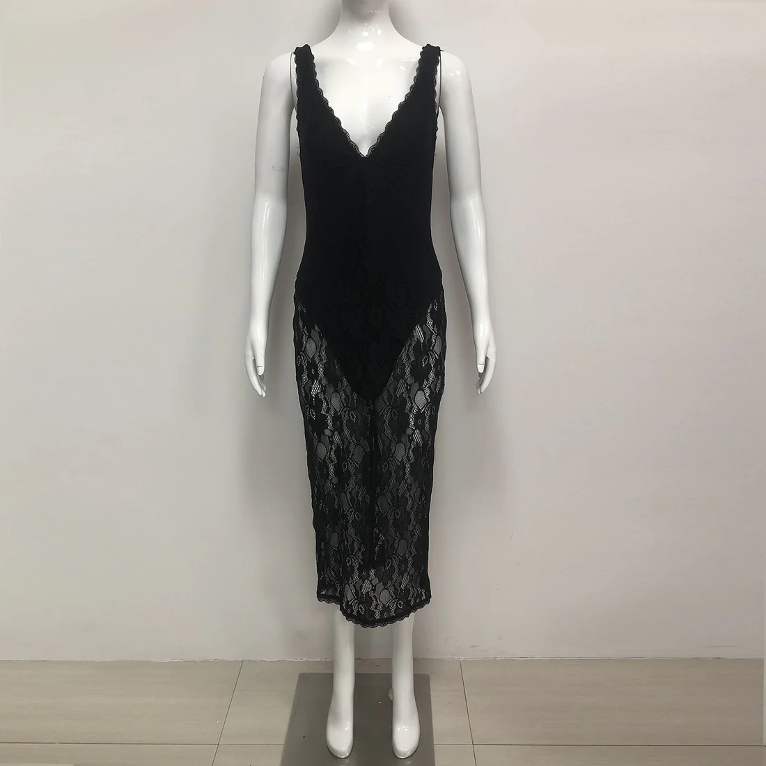 Elegant Black Lace Evening Dress