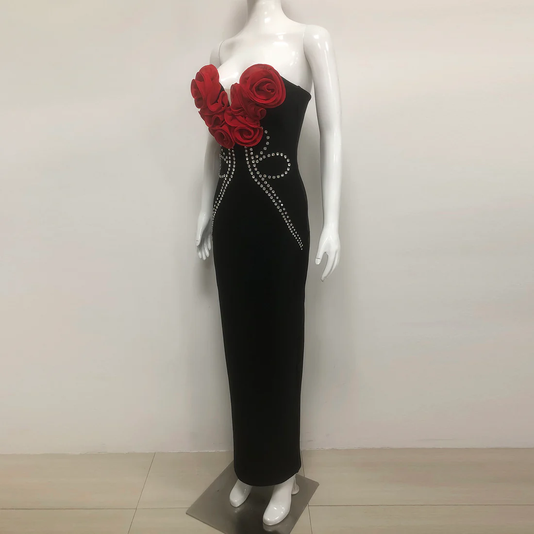 Elegant Black Rose Embellished Evening Dress
