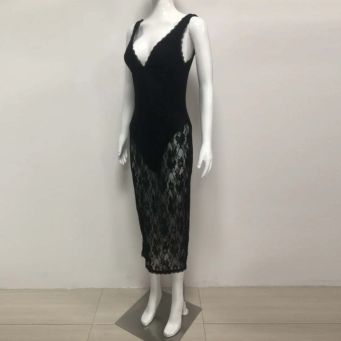 Elegant Black Lace Evening Dress
