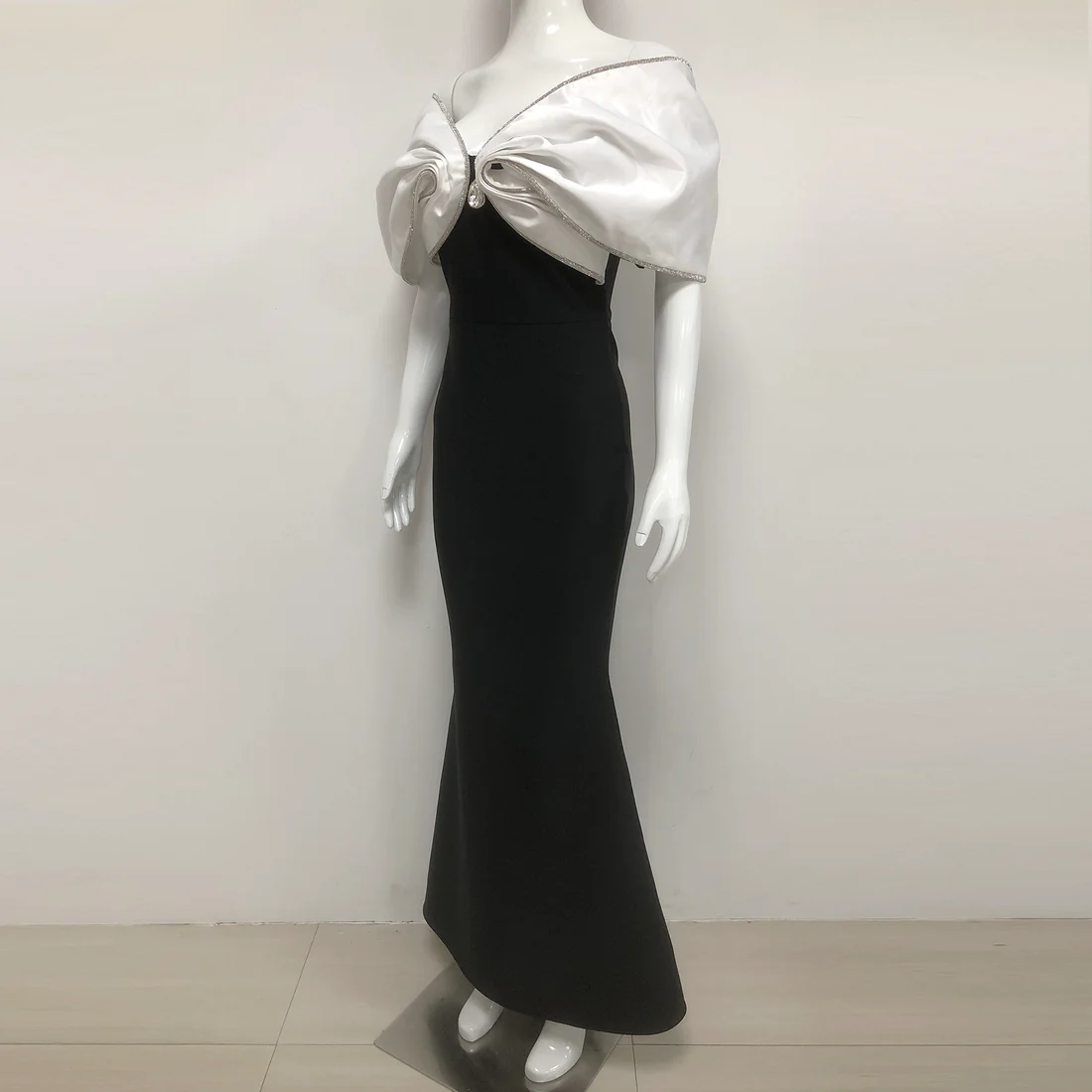 Elegant Bow Evening Dress