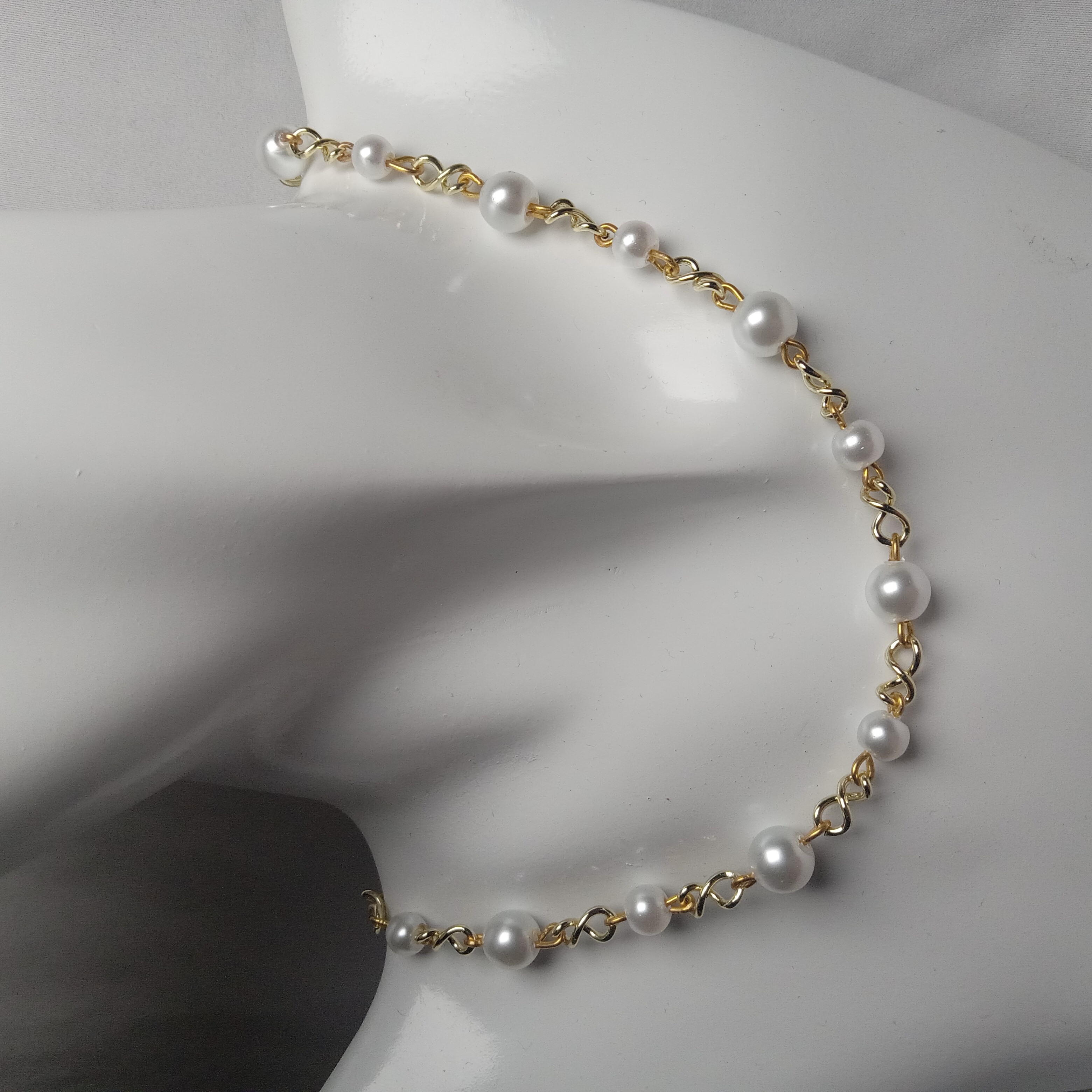 Elegant Faux Pearl & Gold Chain Necklace
