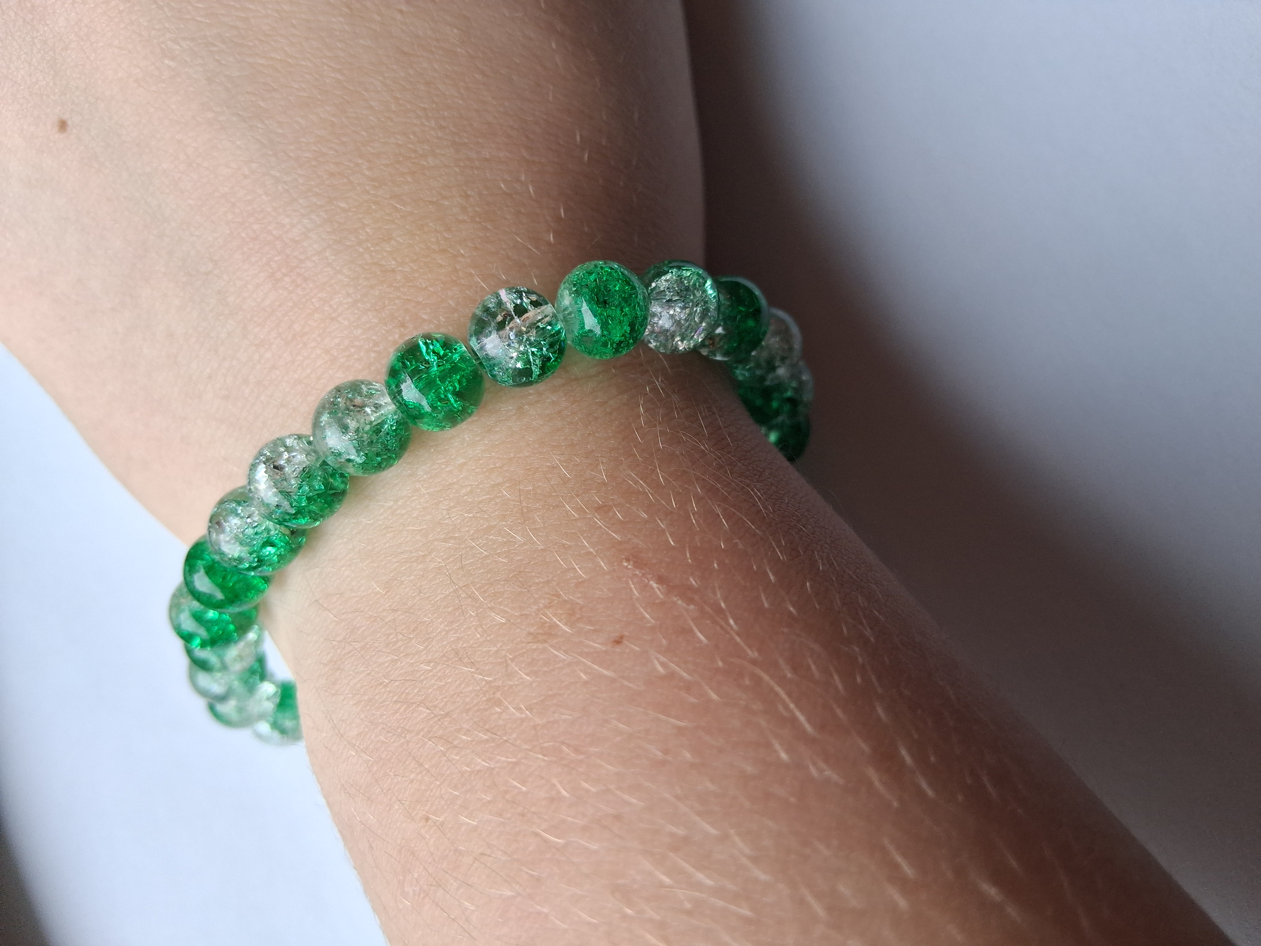 Green Cracked Glass Bead Bracelet