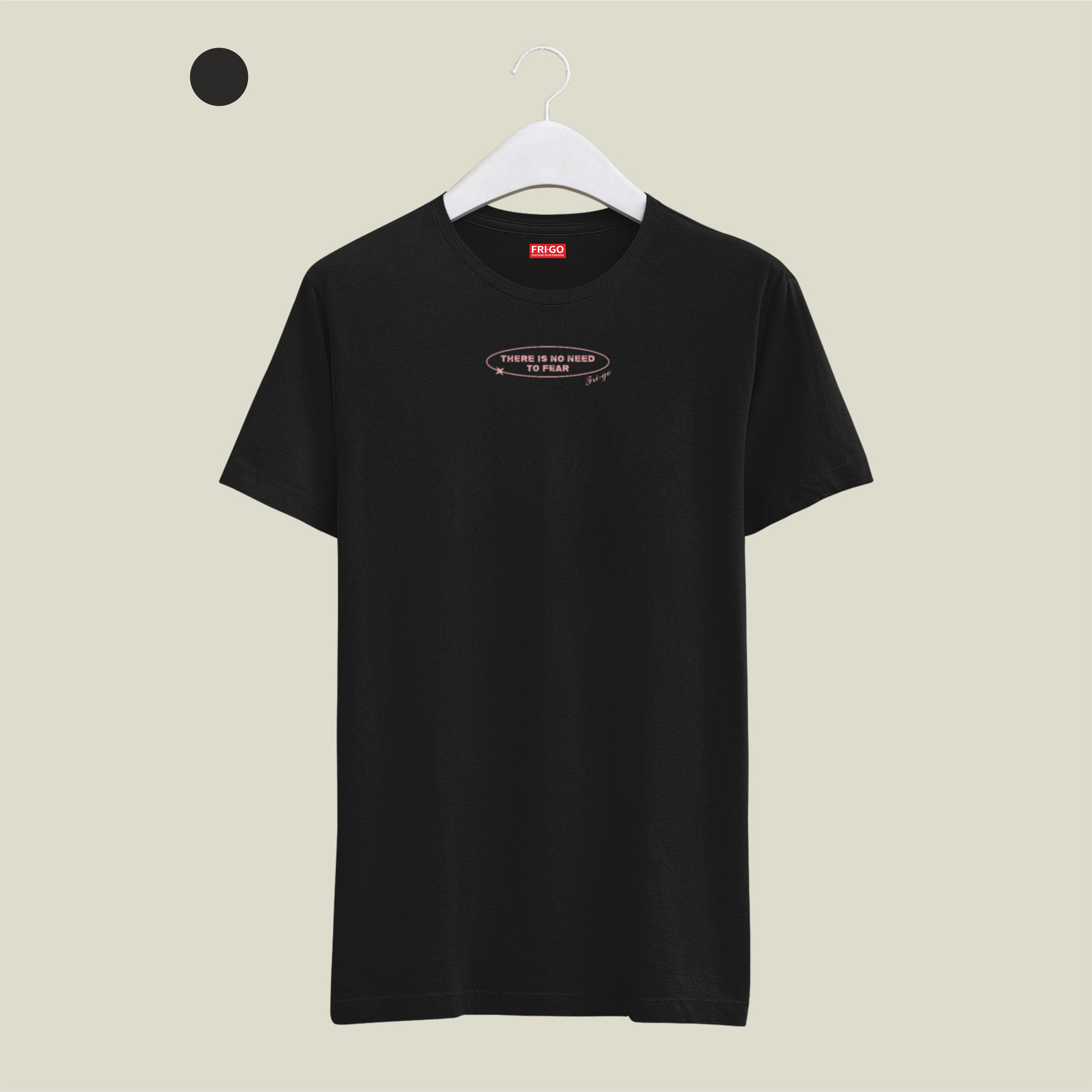 T-shirt in cotone con grafica no need