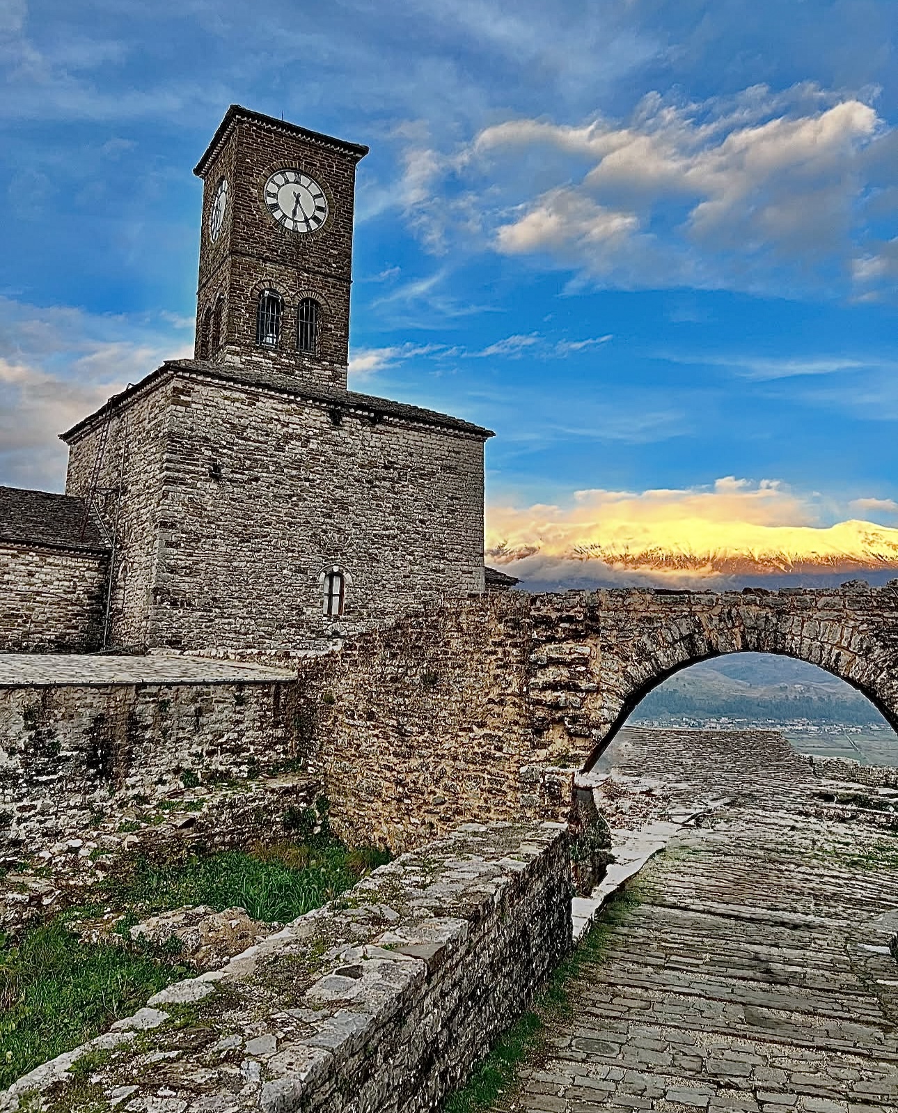Blue Eye & Gjirokaster | 4x4 Tour and Old Bazaar
