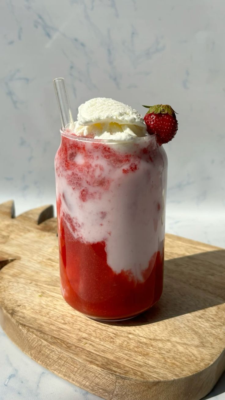 Strawberry Cream Fizz