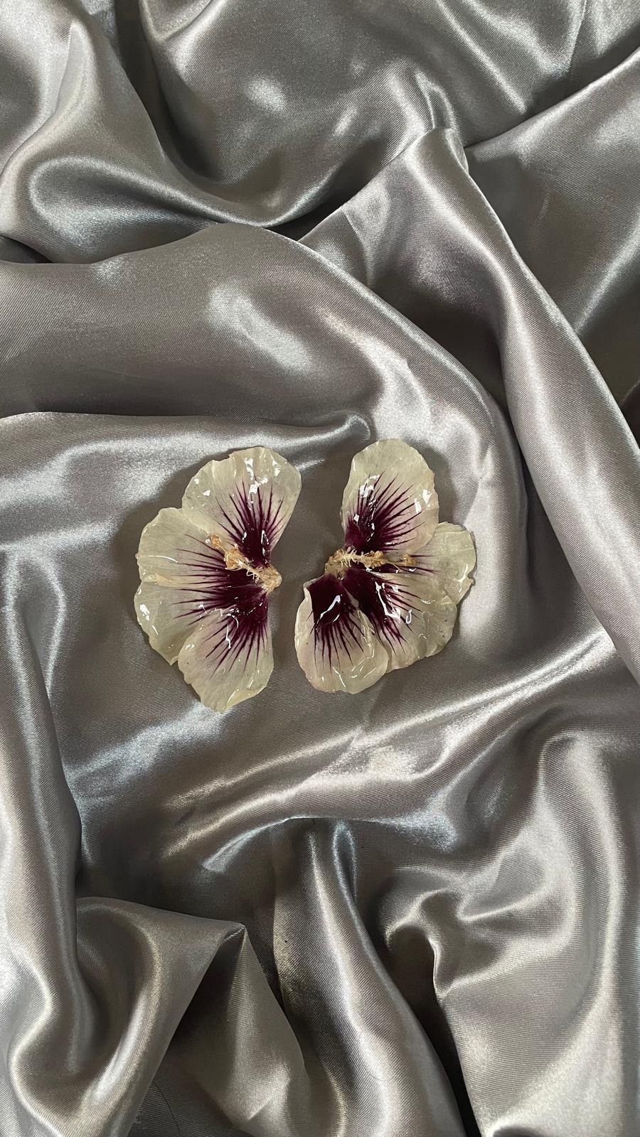 boucles d'oreille hibiscus neige