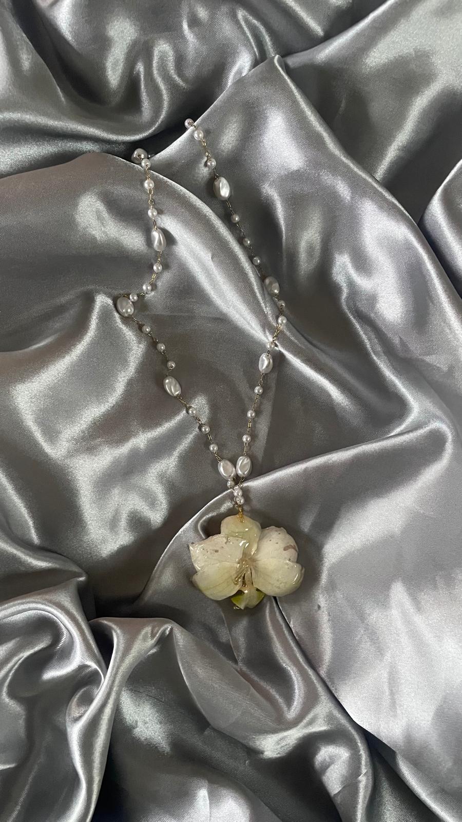 Collier orhidée Naturelle