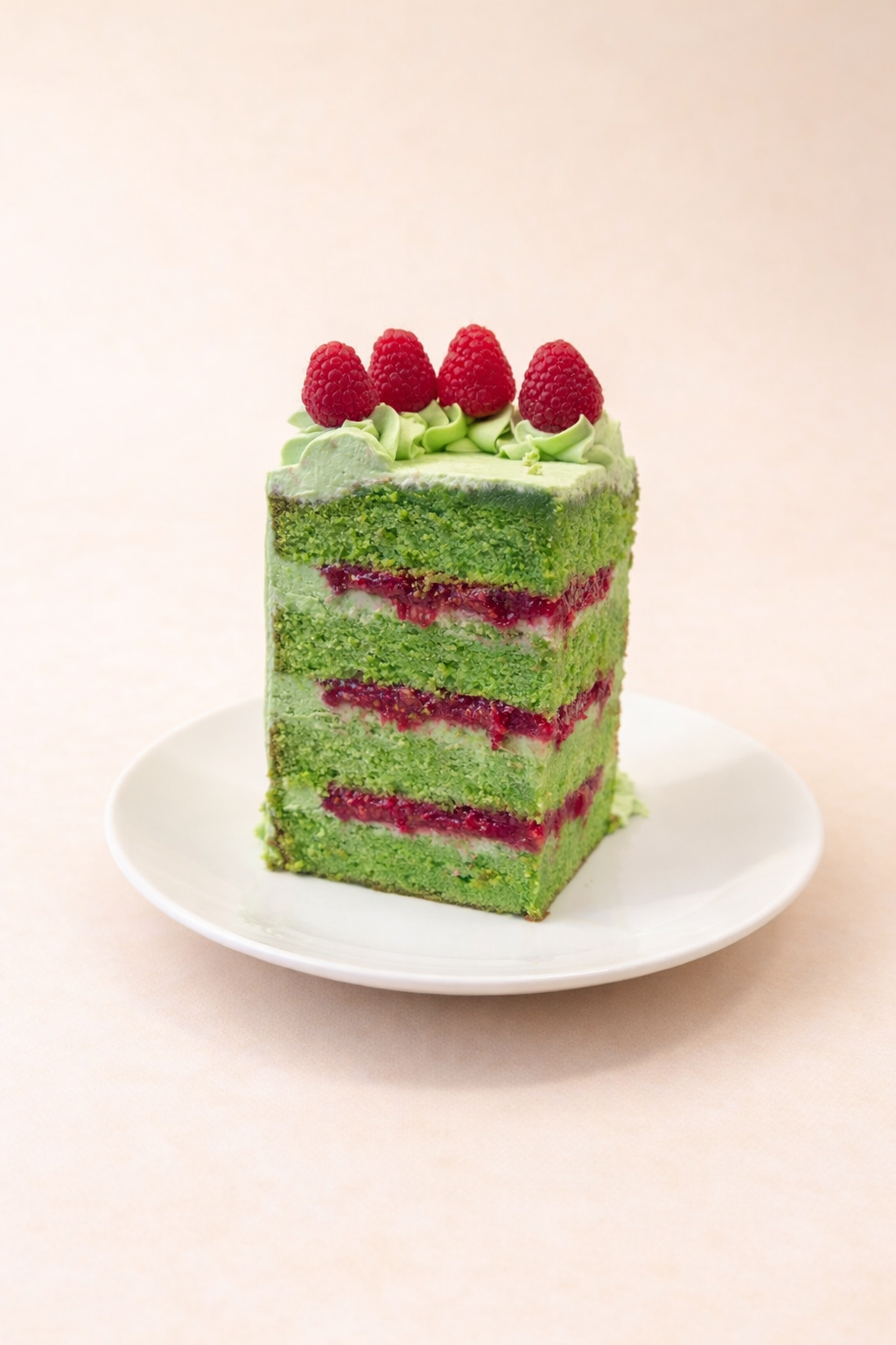 Layer cake Pistache-framboise