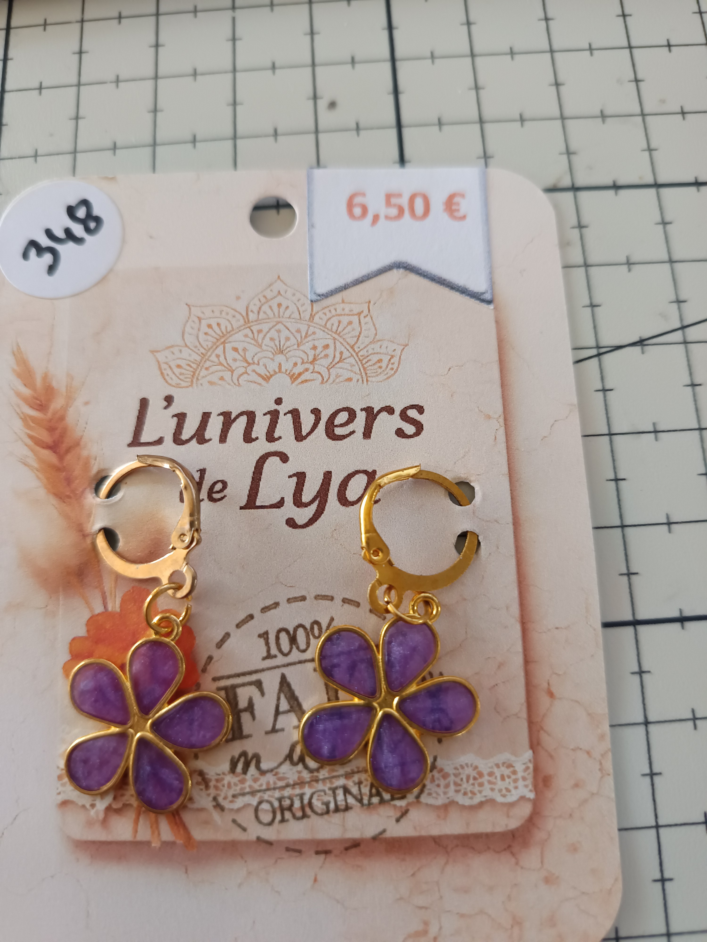 Boucles d’oreilles fleur dorées pendantes – Bijou fantaisie élégant et coloré