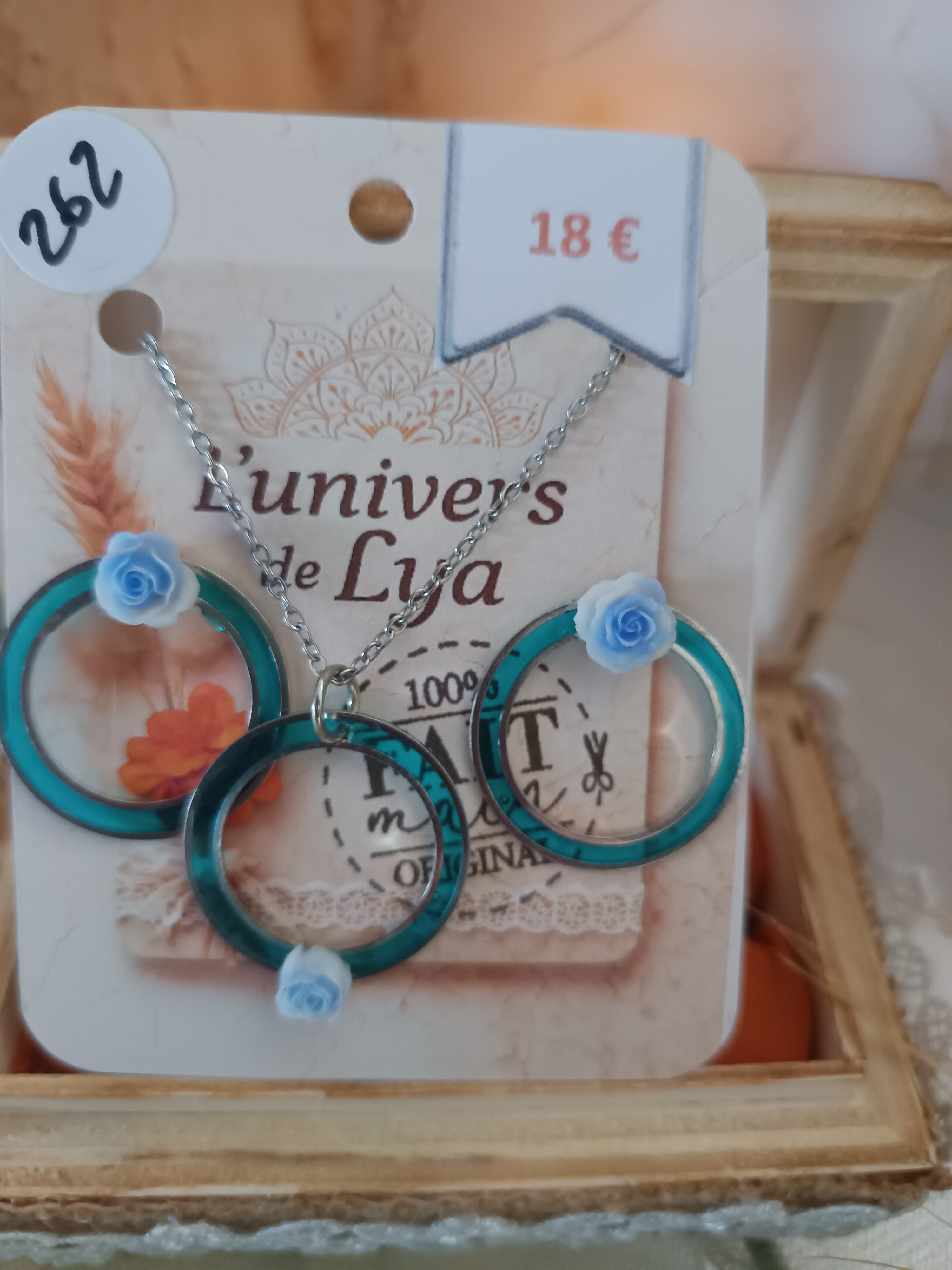 Parure artisanale collier et boucles bleu turquoise avec roses – Bijou bohème fait main