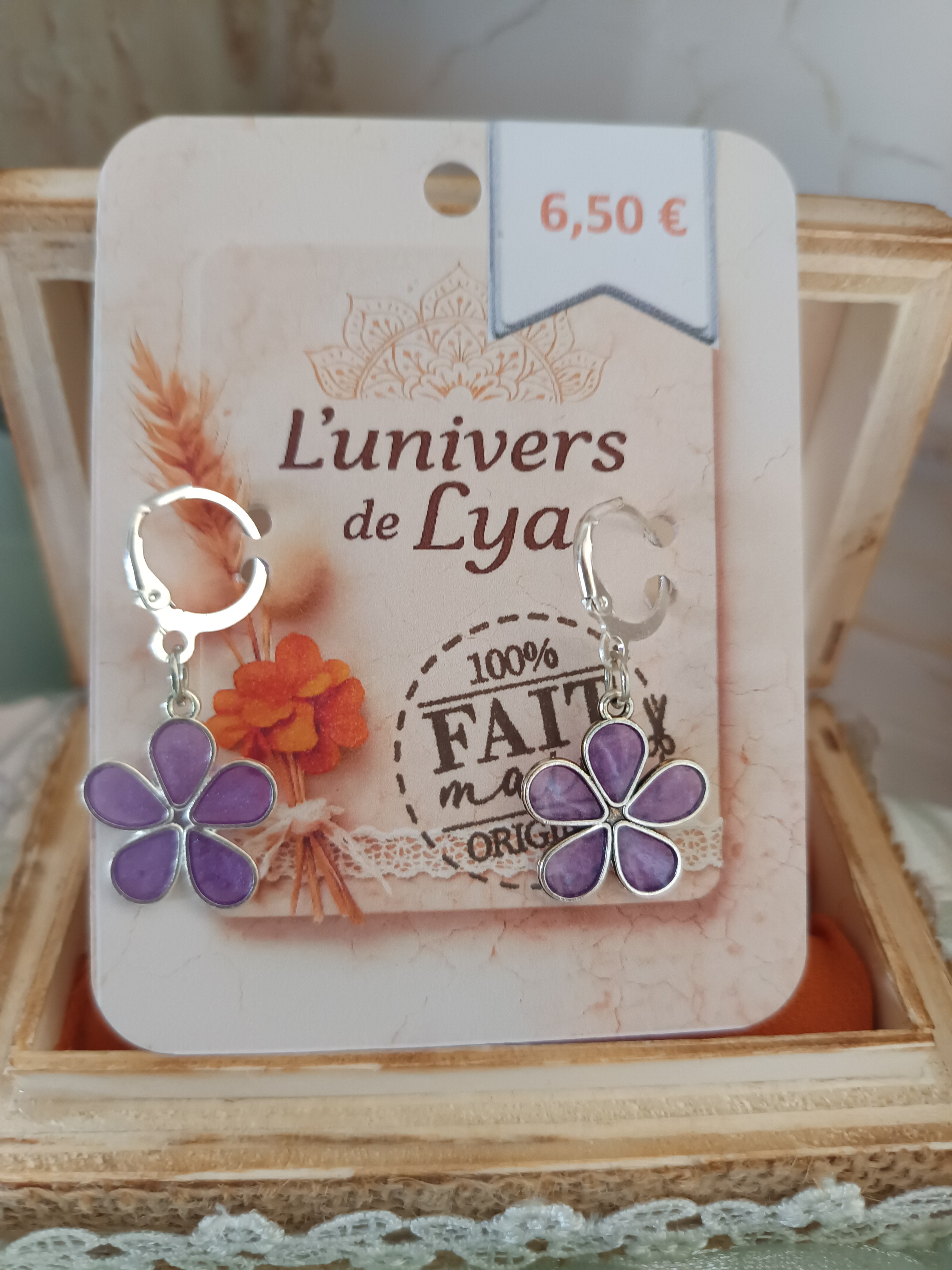 Boucles d’oreilles fleur colorée en métal argenté – Bijou fantaisie fait main