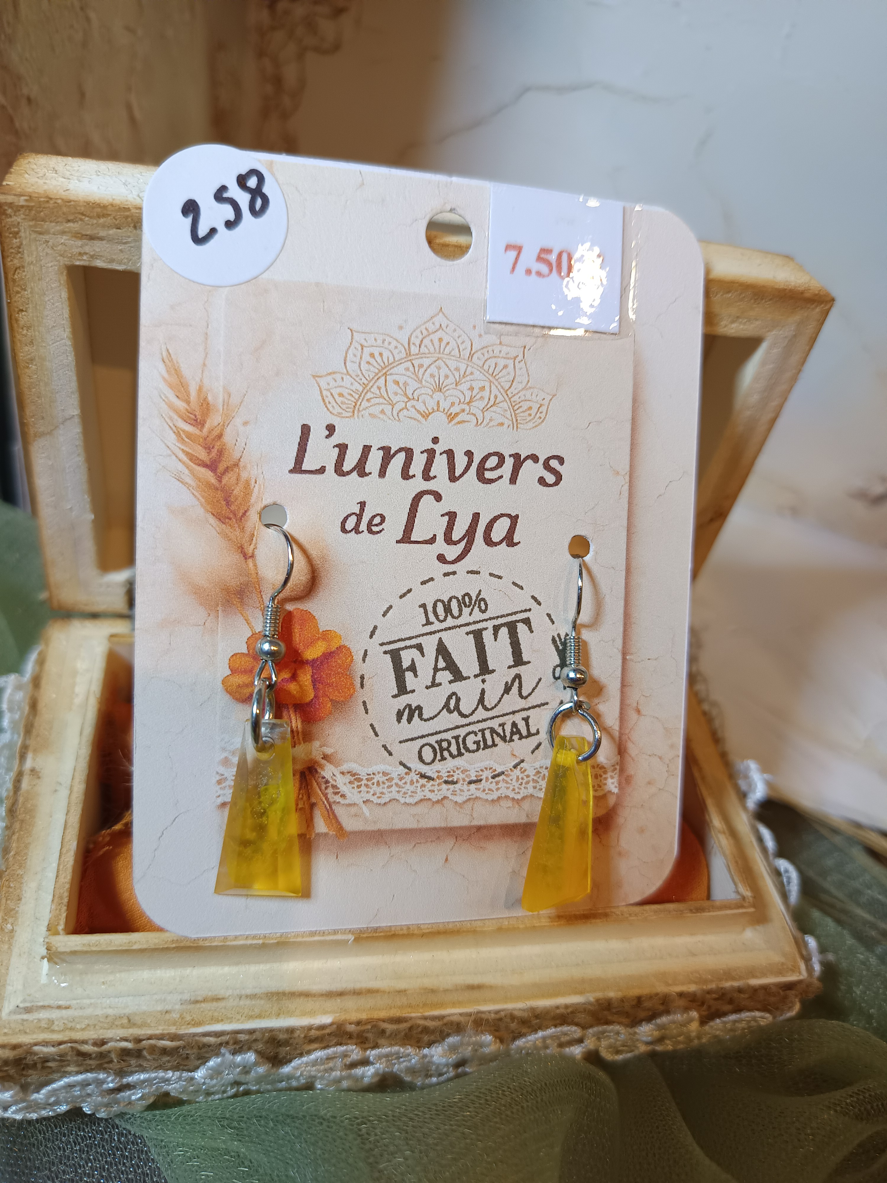 Boucles d’oreilles gouttes couleur miel fait main – Bijoux artisanaux lumineux – L’univers de Lya