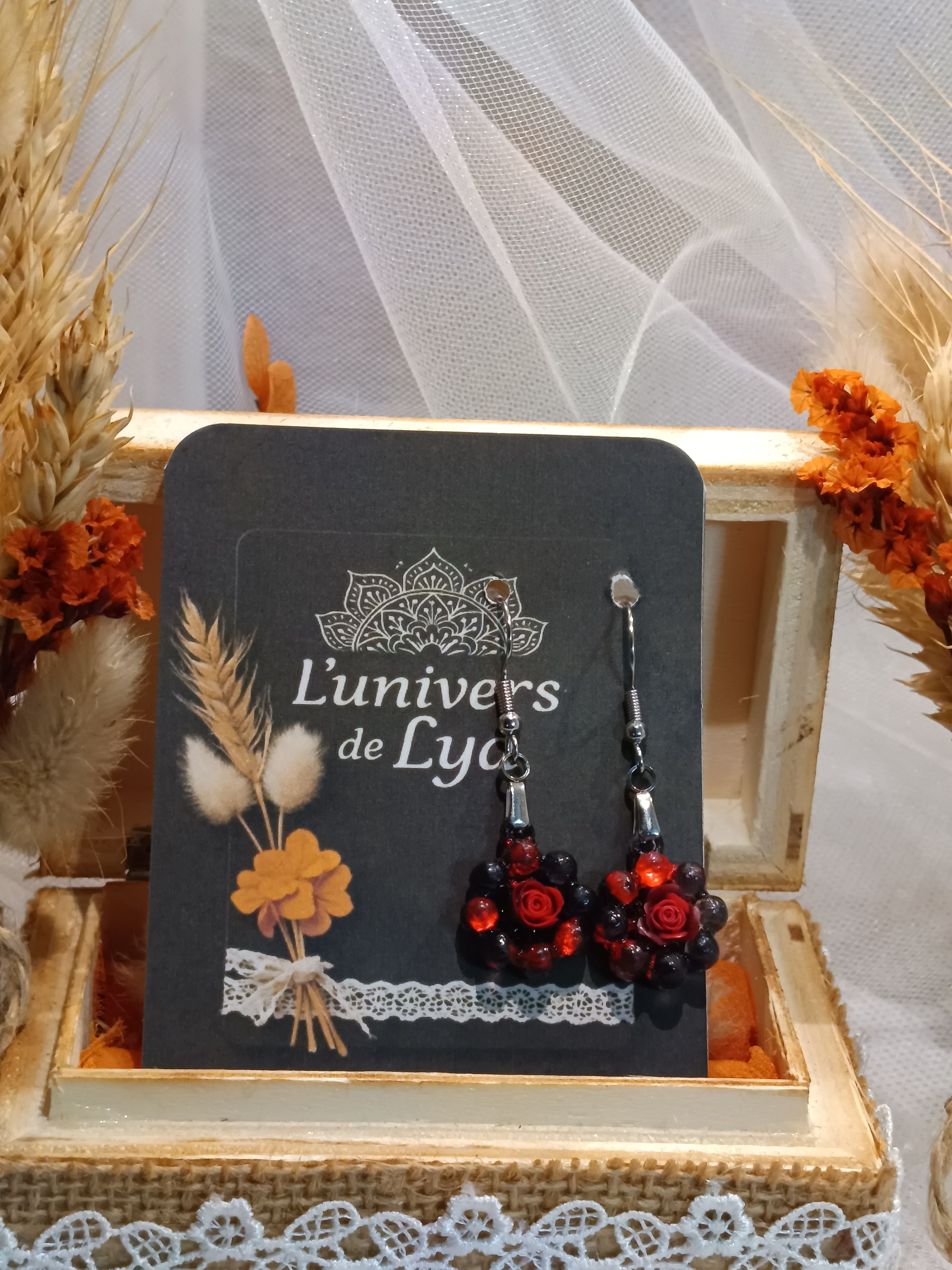 Boucles d’oreilles fleur pendantes avec rose – Bijou fantaisie élégant et féminin