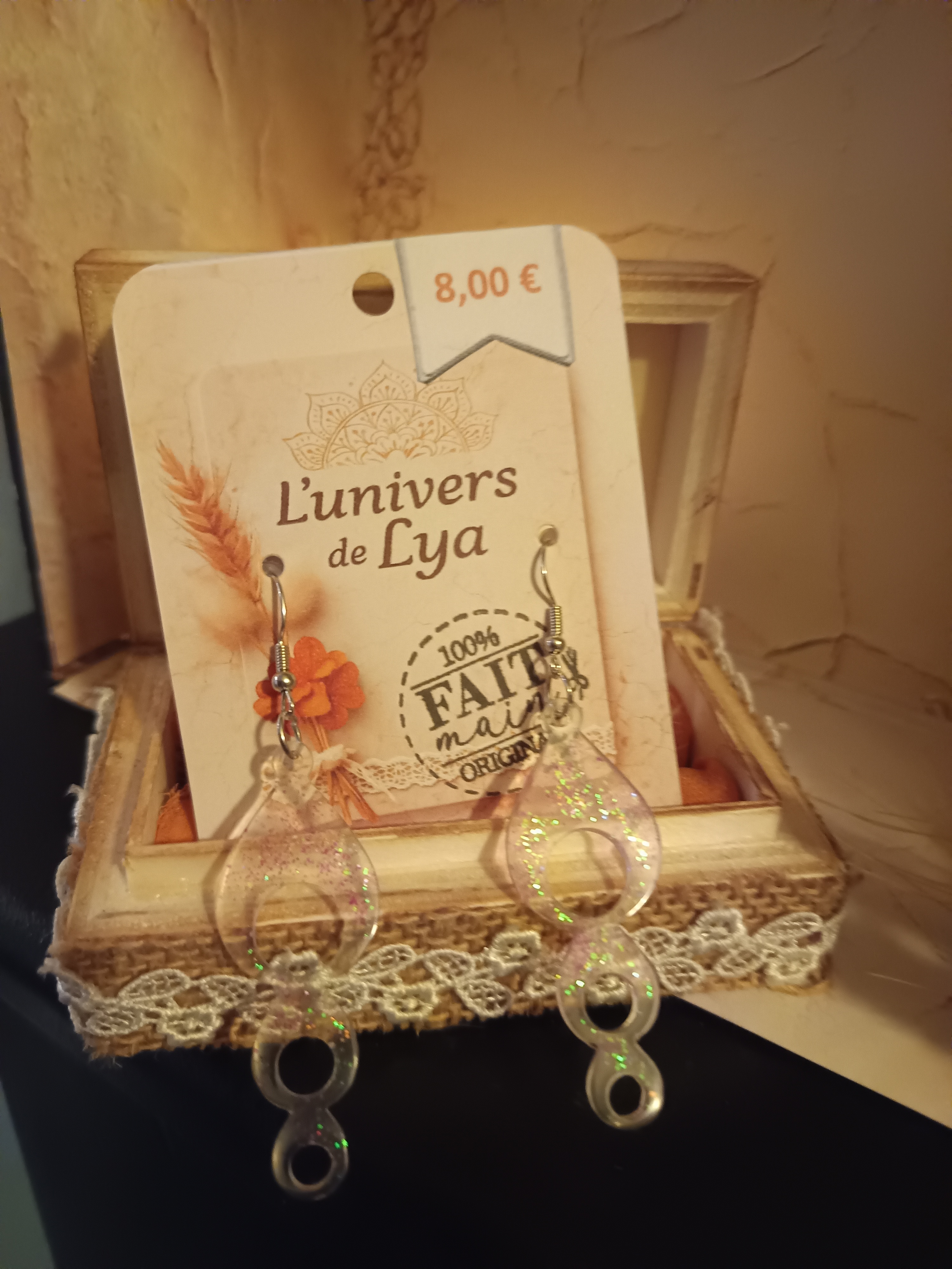 Boucles d’oreilles roses pailletées fait main – Bijoux géométriques en résine – L’univers de Lya