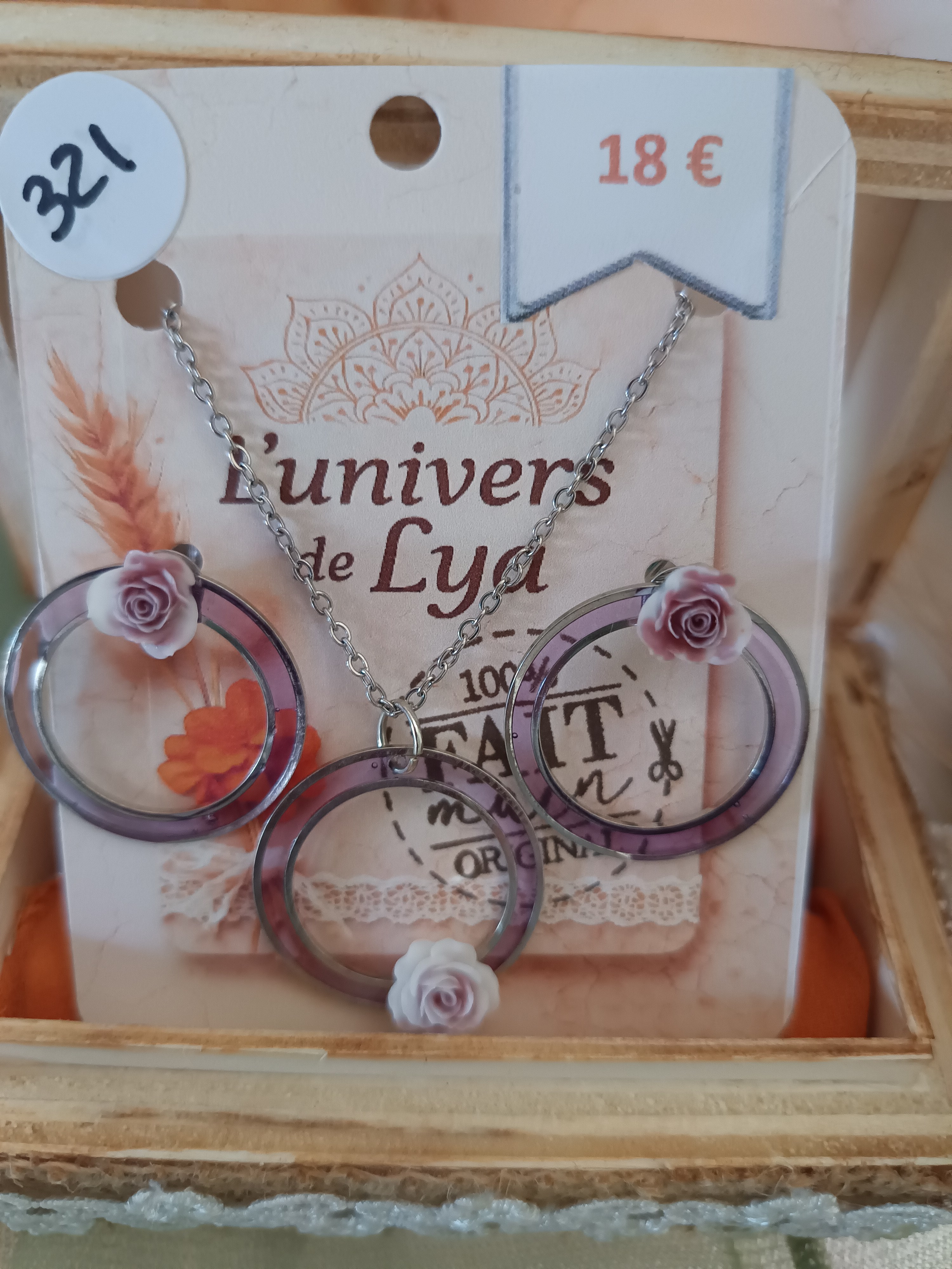 Parure artisanale collier et boucles violettes avec roses – Bijou bohème romantique